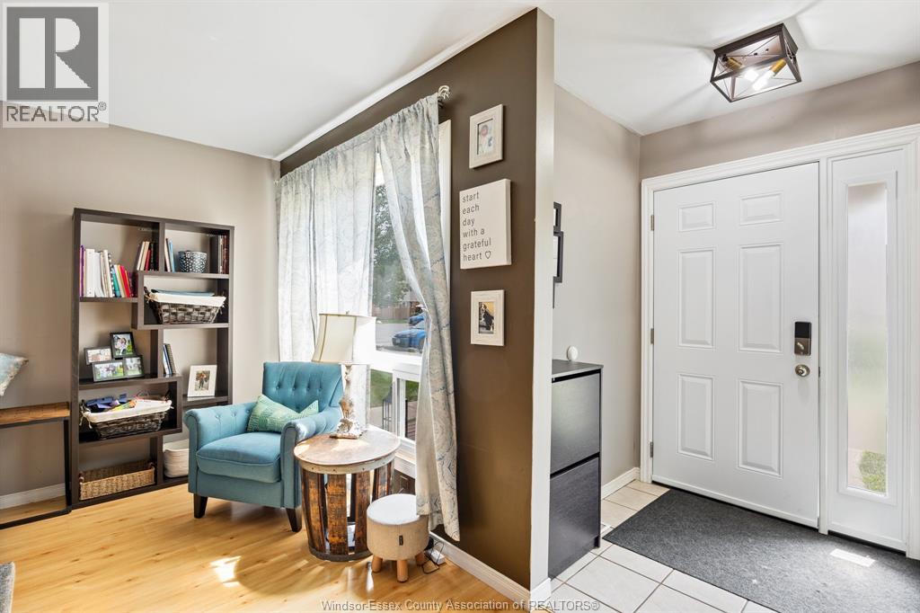 330 Fryer Street, Amherstburg, Ontario N9V 2L9 - Photo 3 - 25030954