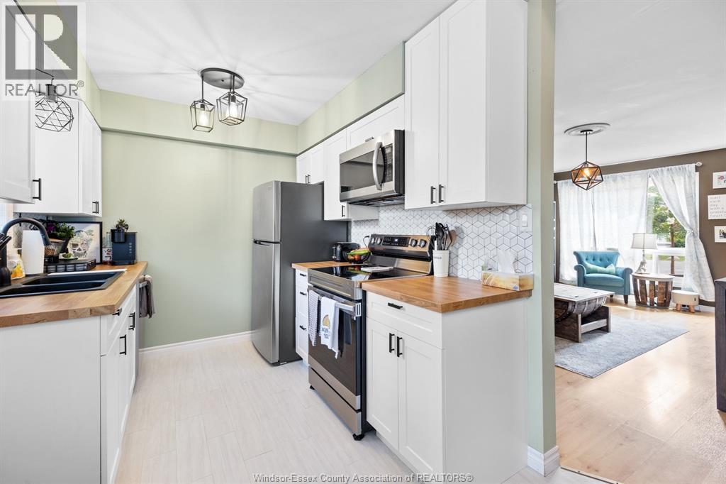 330 Fryer Street, Amherstburg, Ontario N9V 2L9 - Photo 9 - 25030954