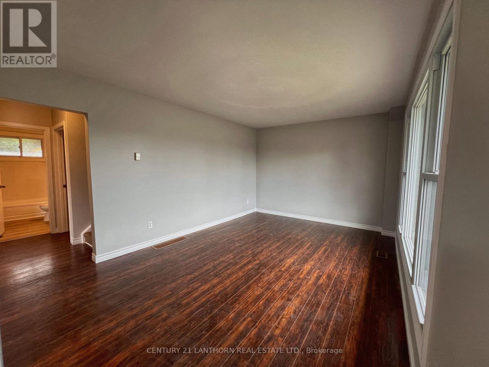 87-89 Scott Avenue, Quinte West, Ontario  K0K 2C0 - Photo 6 - X12130920