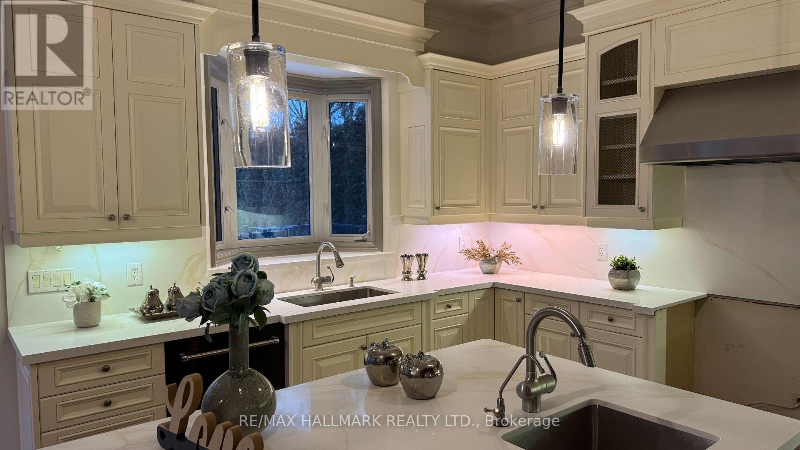 383 Paradelle Drive, Richmond Hill, Ontario  L4E 4R8 - Photo 15 - N12414456