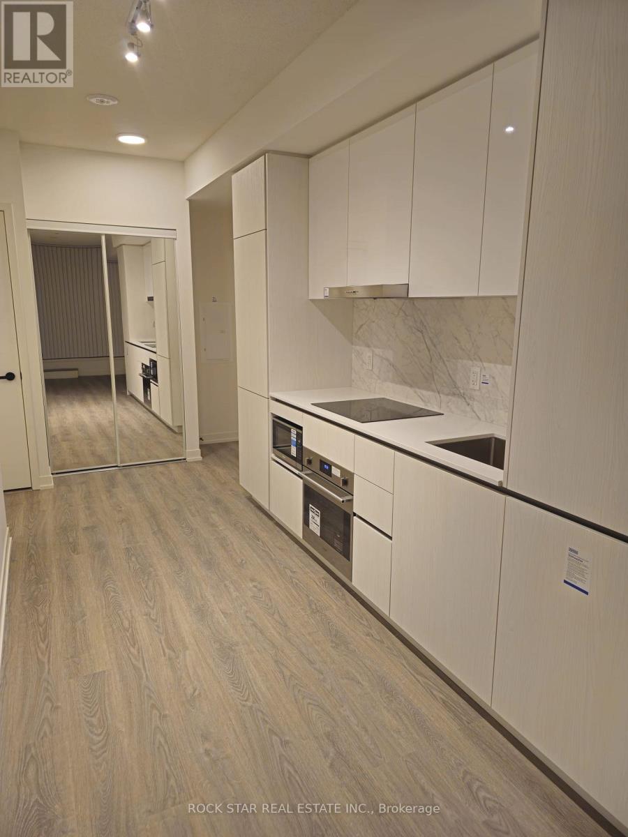 707 - 8 Interchange Way, Vaughan, Ontario  L4K 0R2 - Photo 4 - N12556226