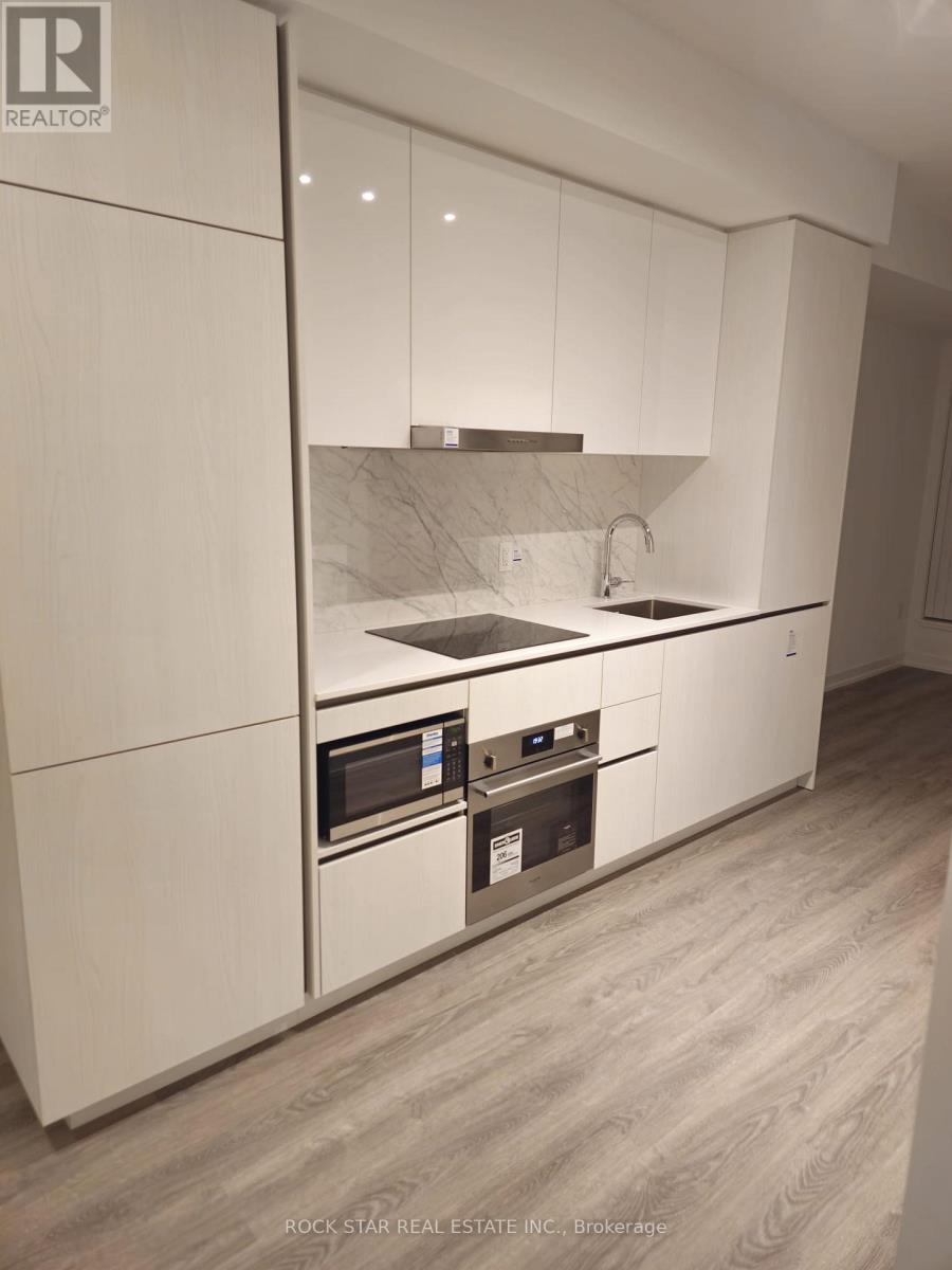 707 - 8 INTERCHANGE WAY, Vaughan, Ontario