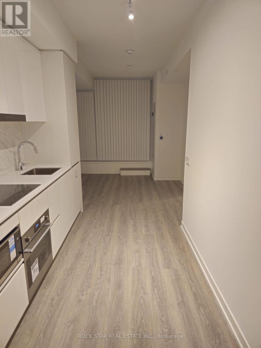 707 - 8 Interchange Way, Vaughan, Ontario  L4K 0R2 - Photo 3 - N12556226