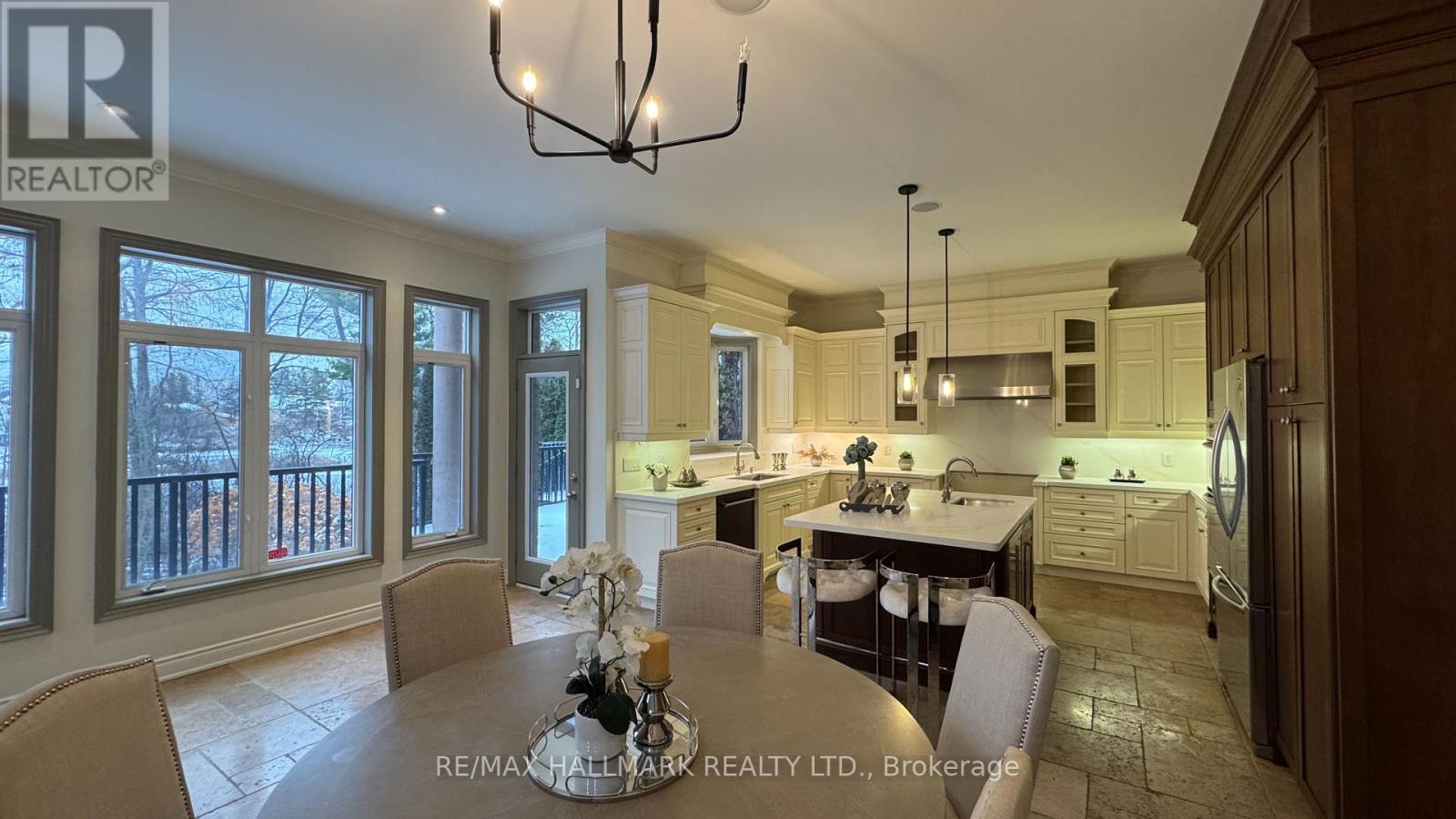 383 Paradelle Drive, Richmond Hill, Ontario  L4E 4R8 - Photo 12 - N12414456