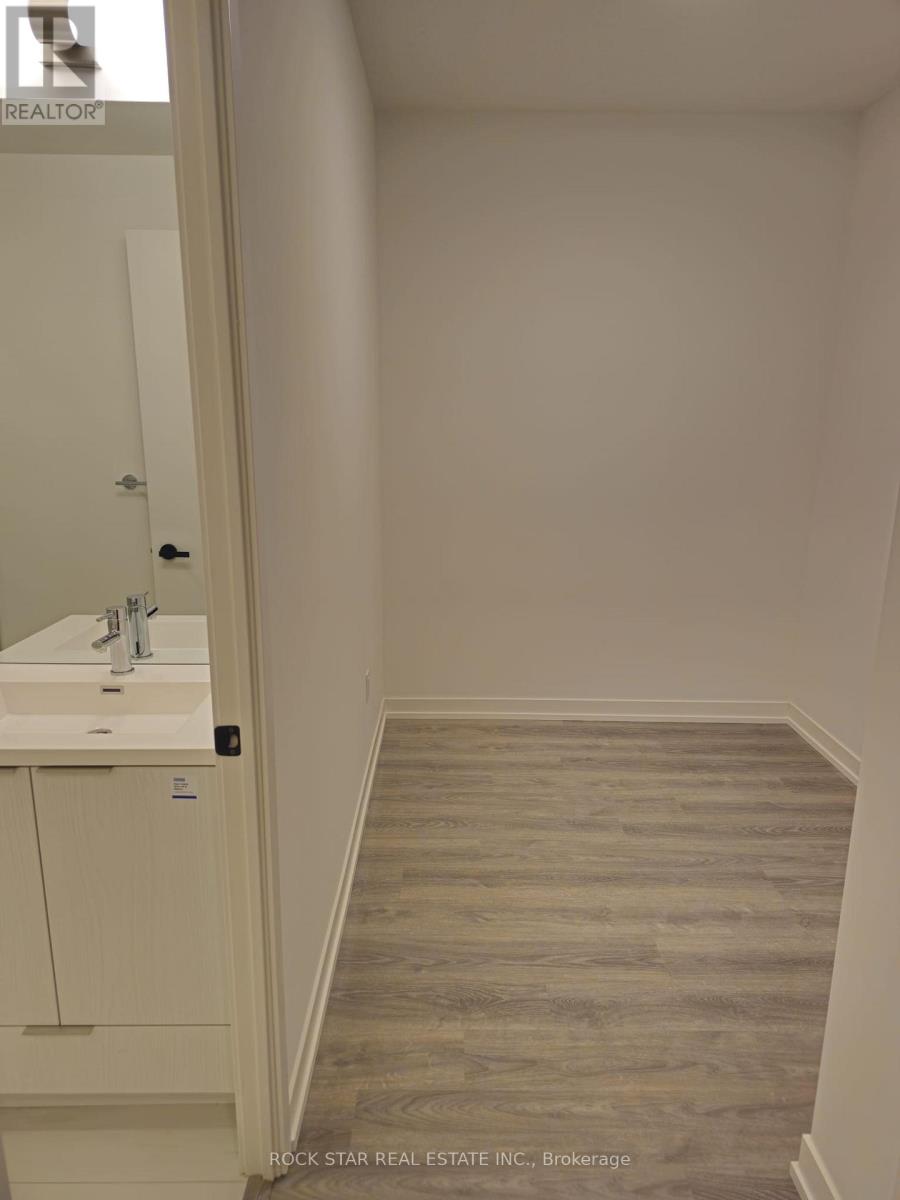 707 - 8 Interchange Way, Vaughan, Ontario  L4K 0R2 - Photo 10 - N12556226