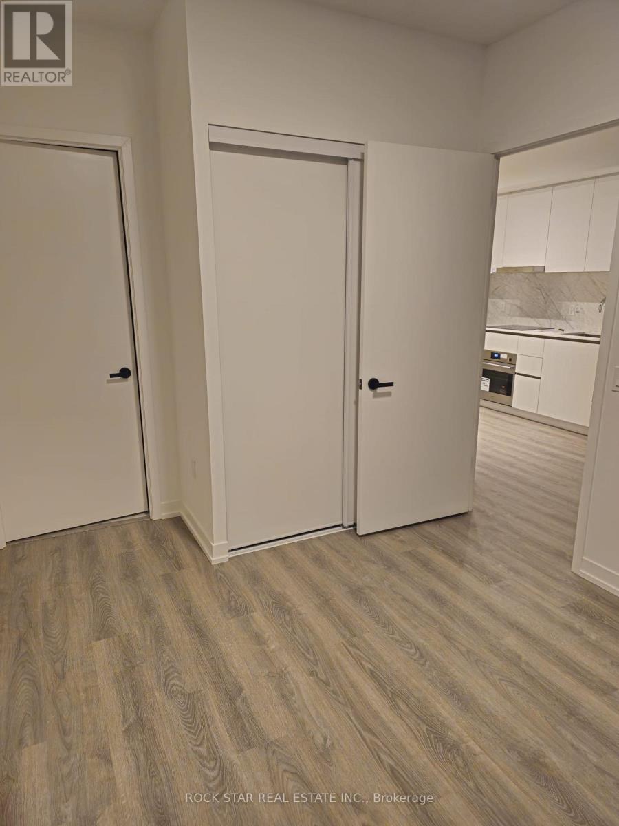 707 - 8 Interchange Way, Vaughan, Ontario  L4K 0R2 - Photo 7 - N12556226