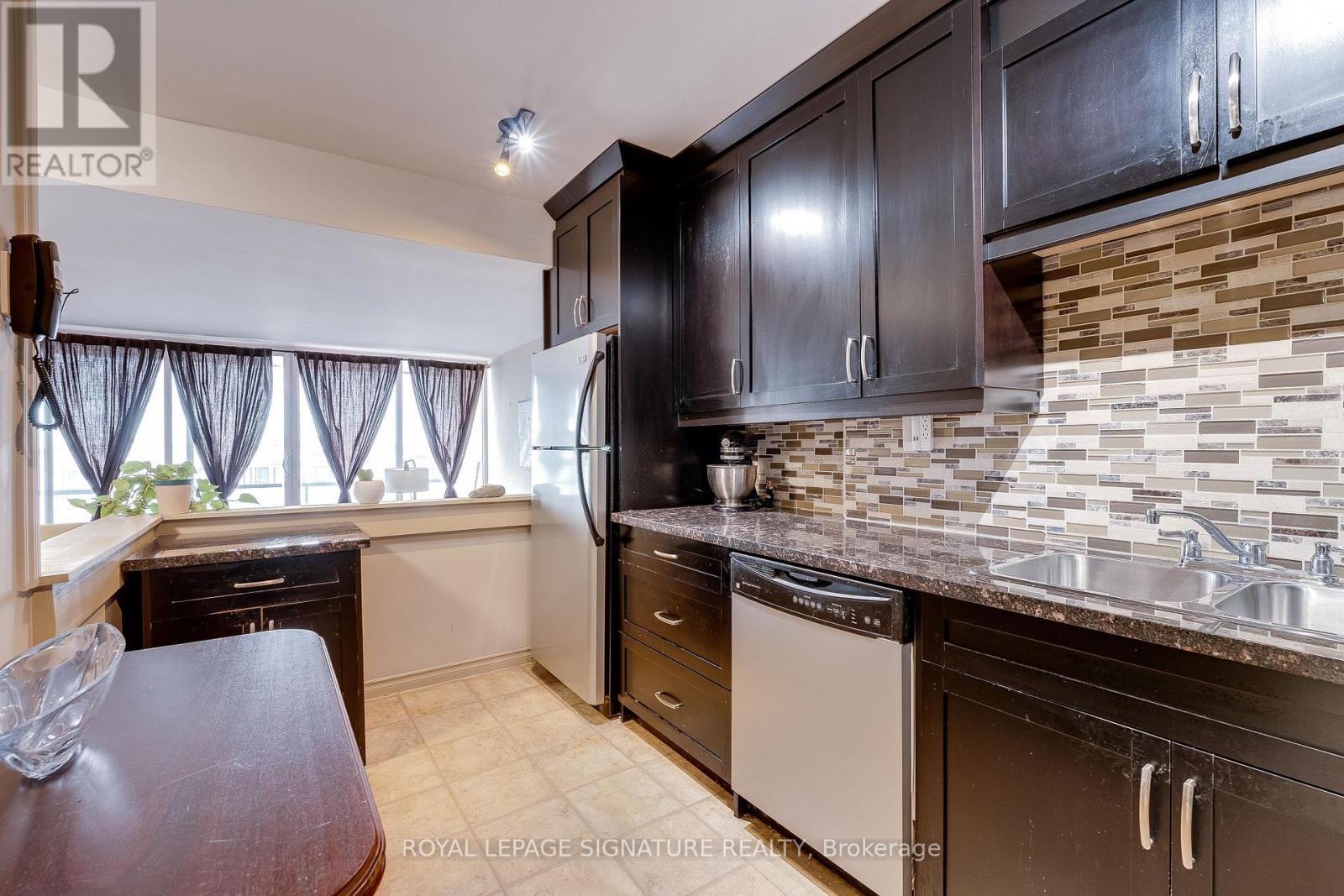 611 - 1 Four Winds Drive, Toronto, Ontario  M3J 2T1 - Photo 11 - W12593314