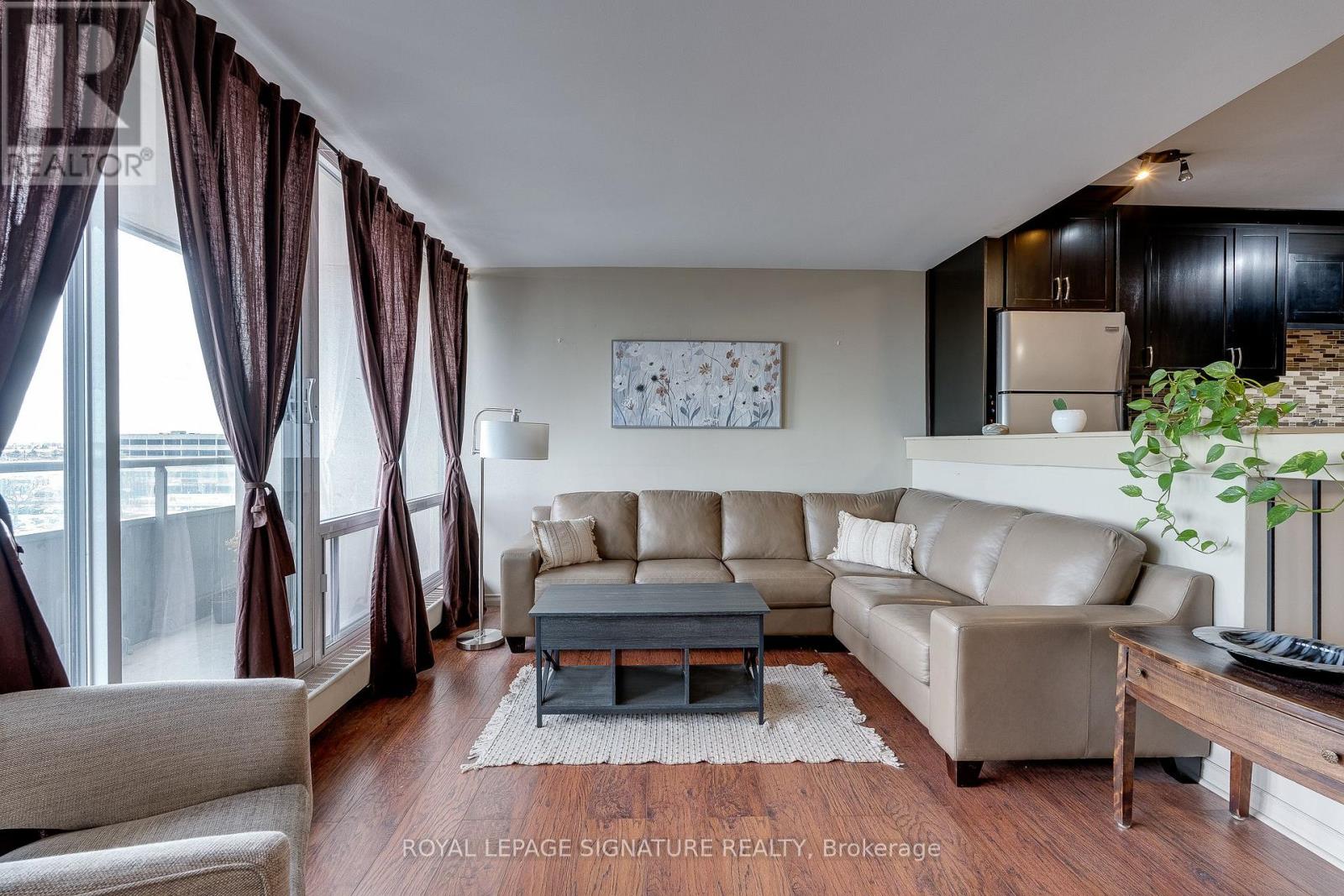 611 - 1 Four Winds Drive, Toronto, Ontario  M3J 2T1 - Photo 3 - W12593314