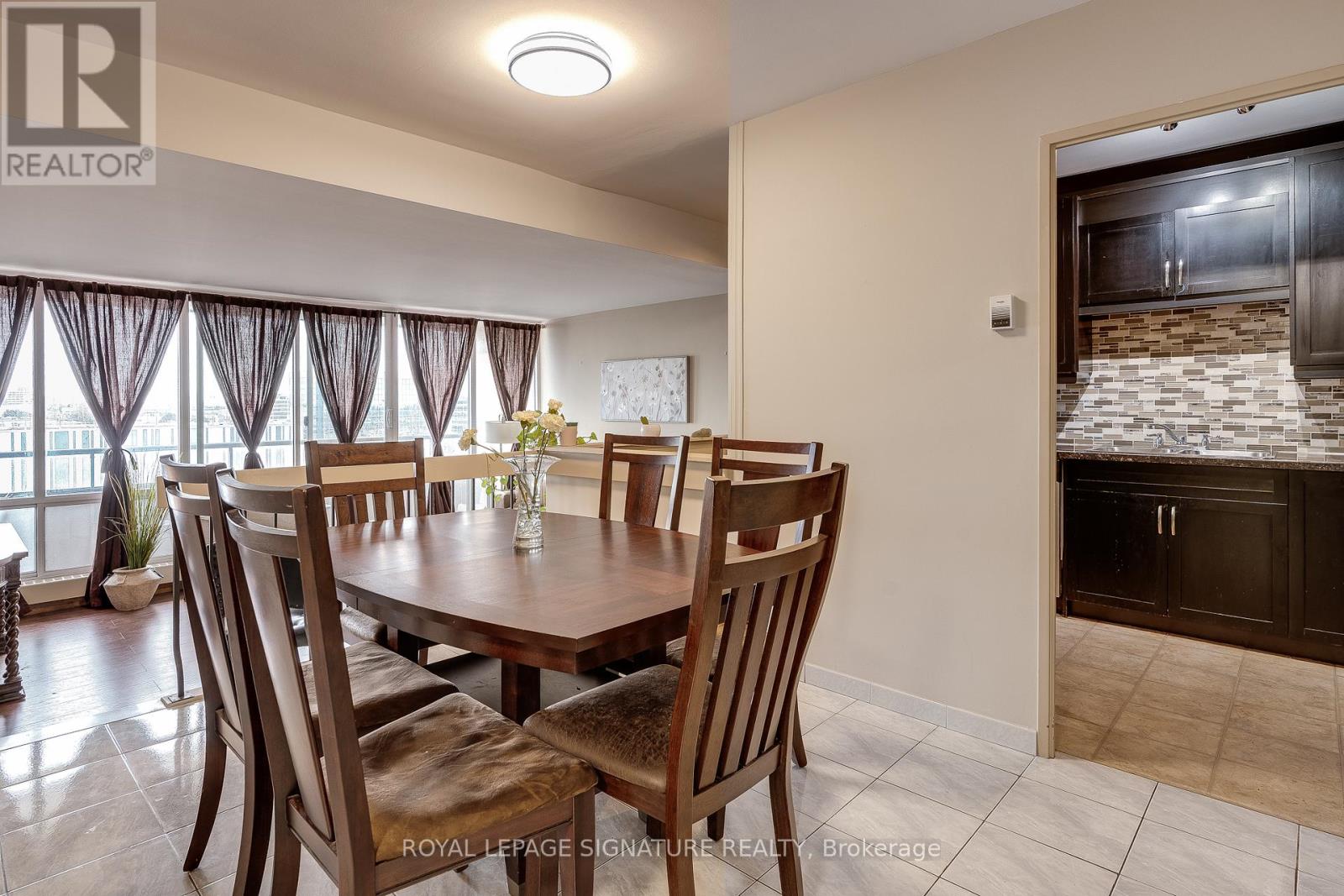 611 - 1 Four Winds Drive, Toronto, Ontario  M3J 2T1 - Photo 9 - W12593314