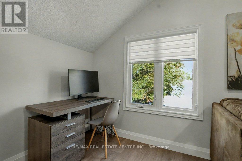 166 Westvale Drive, Waterloo, Ontario  N2T 1C2 - Photo 17 - X12479634