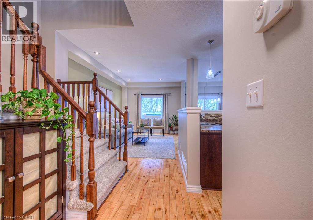 385 Westmeadow Drive, Kitchener, Ontario  N2N 3K8 - Photo 4 - 40790827