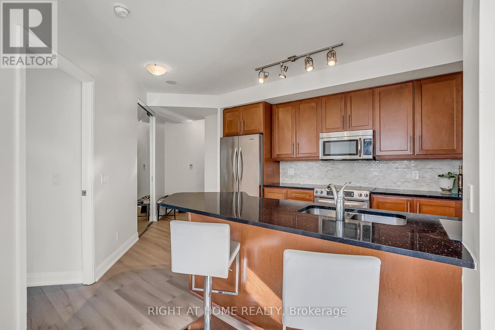 2109 - 825 Church Street, Toronto, Ontario  M4W 3Z4 - Photo 10 - C12593660