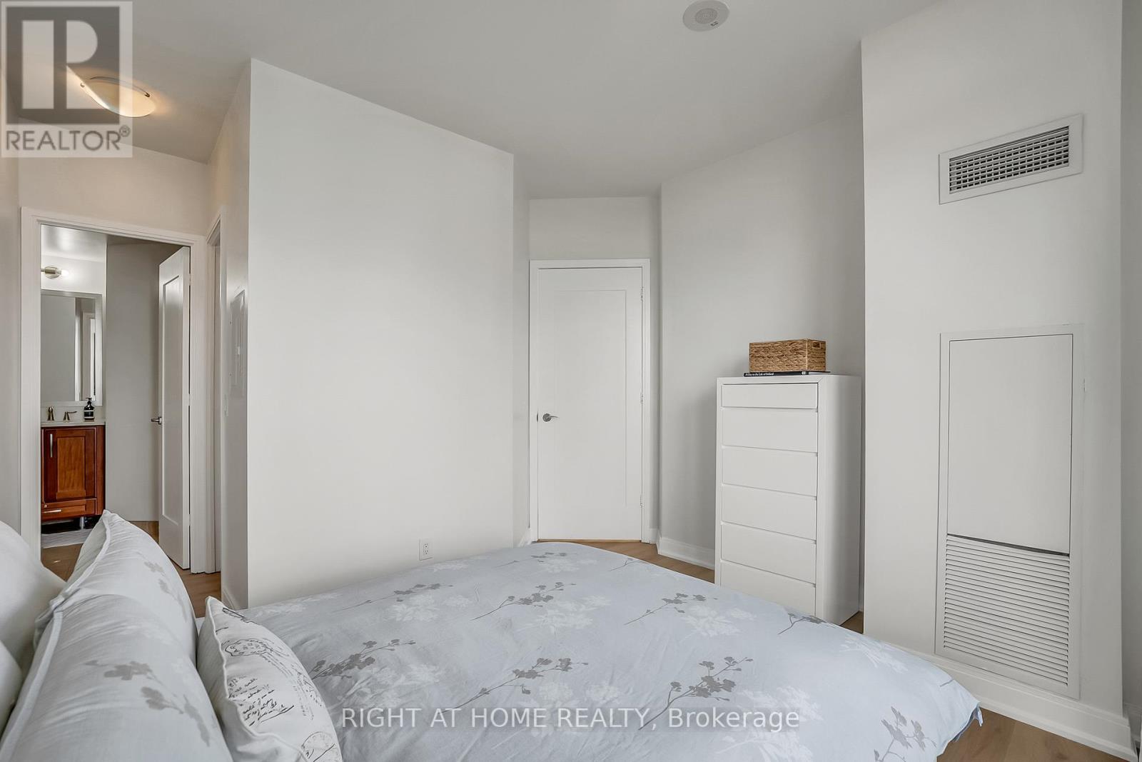 2109 - 825 Church Street, Toronto, Ontario  M4W 3Z4 - Photo 16 - C12593660