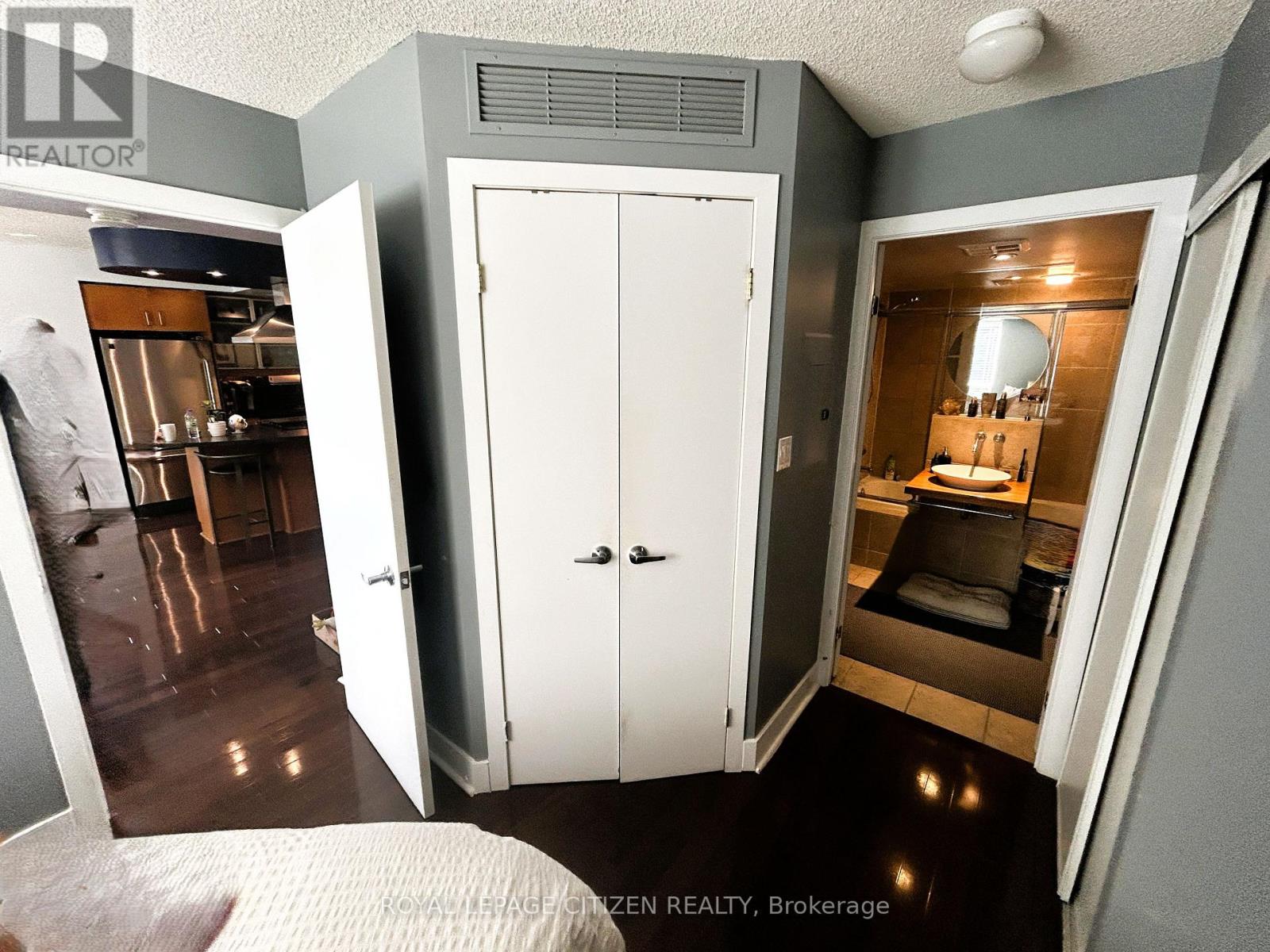 427 - 550 Queens Quay, Toronto, Ontario  M5V 3M8 - Photo 26 - C12593716