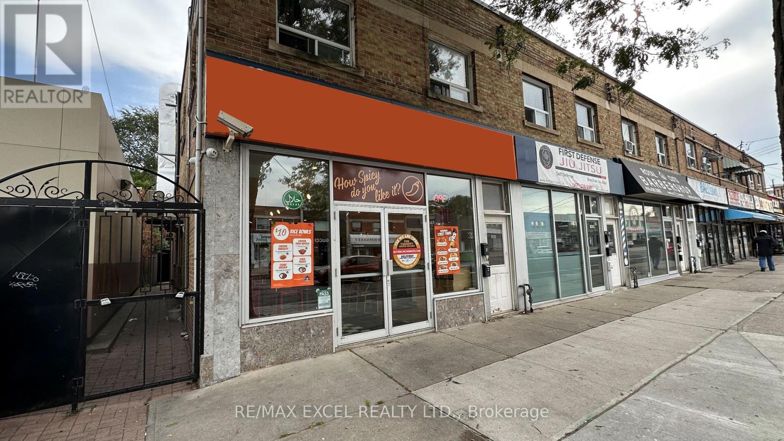 1041 Coxwell Avenue, Toronto, Ontario  M4C 3G4 - Photo 2 - E12593720