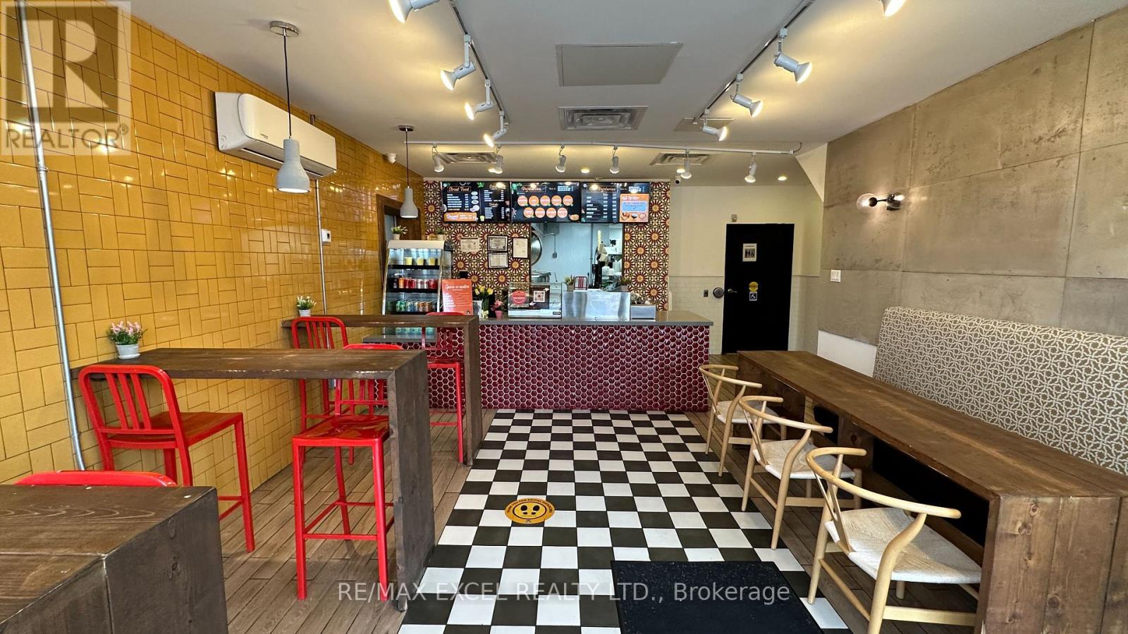 1041 Coxwell Avenue, Toronto, Ontario  M4C 3G4 - Photo 3 - E12593720