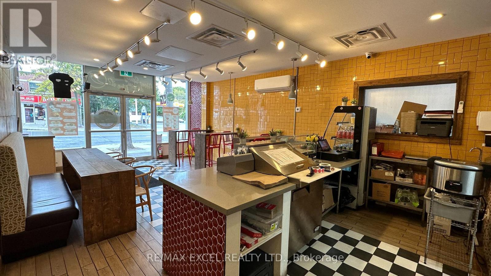 1041 Coxwell Avenue, Toronto, Ontario  M4C 3G4 - Photo 5 - E12593720