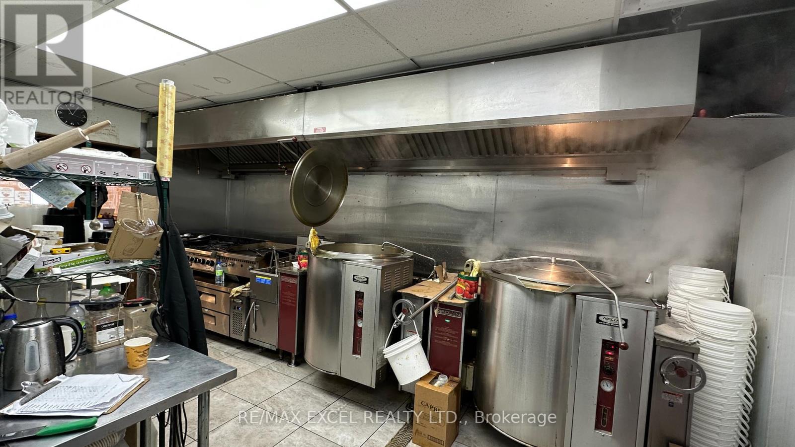 1041 Coxwell Avenue, Toronto, Ontario  M4C 3G4 - Photo 7 - E12593720