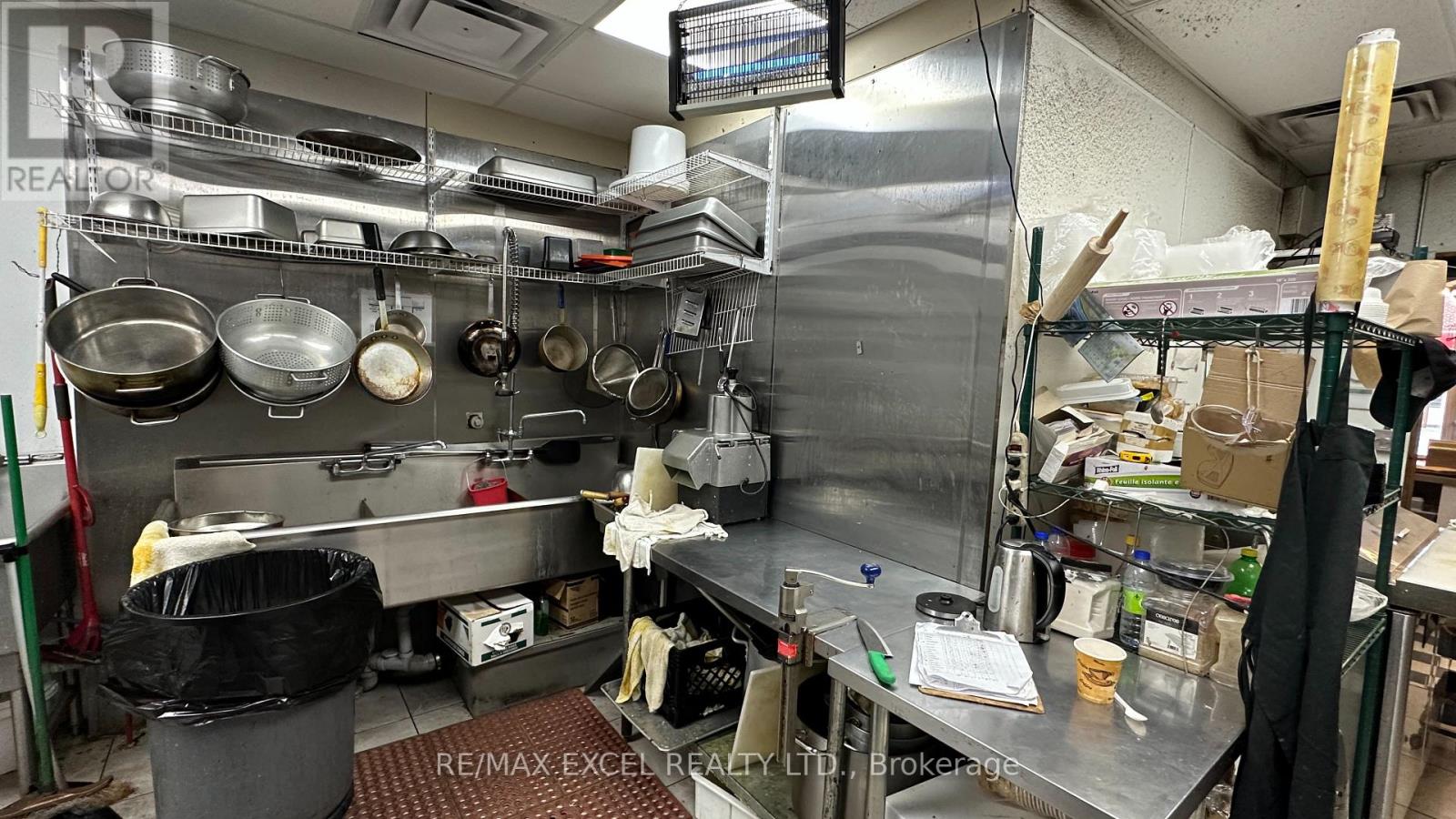 1041 Coxwell Avenue, Toronto, Ontario  M4C 3G4 - Photo 8 - E12593720