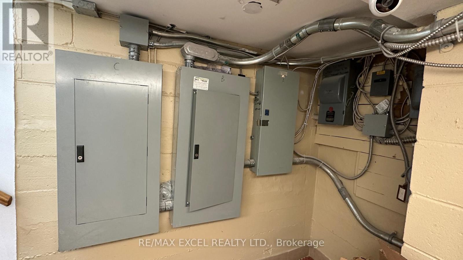 1041 Coxwell Avenue, Toronto, Ontario  M4C 3G4 - Photo 9 - E12593720