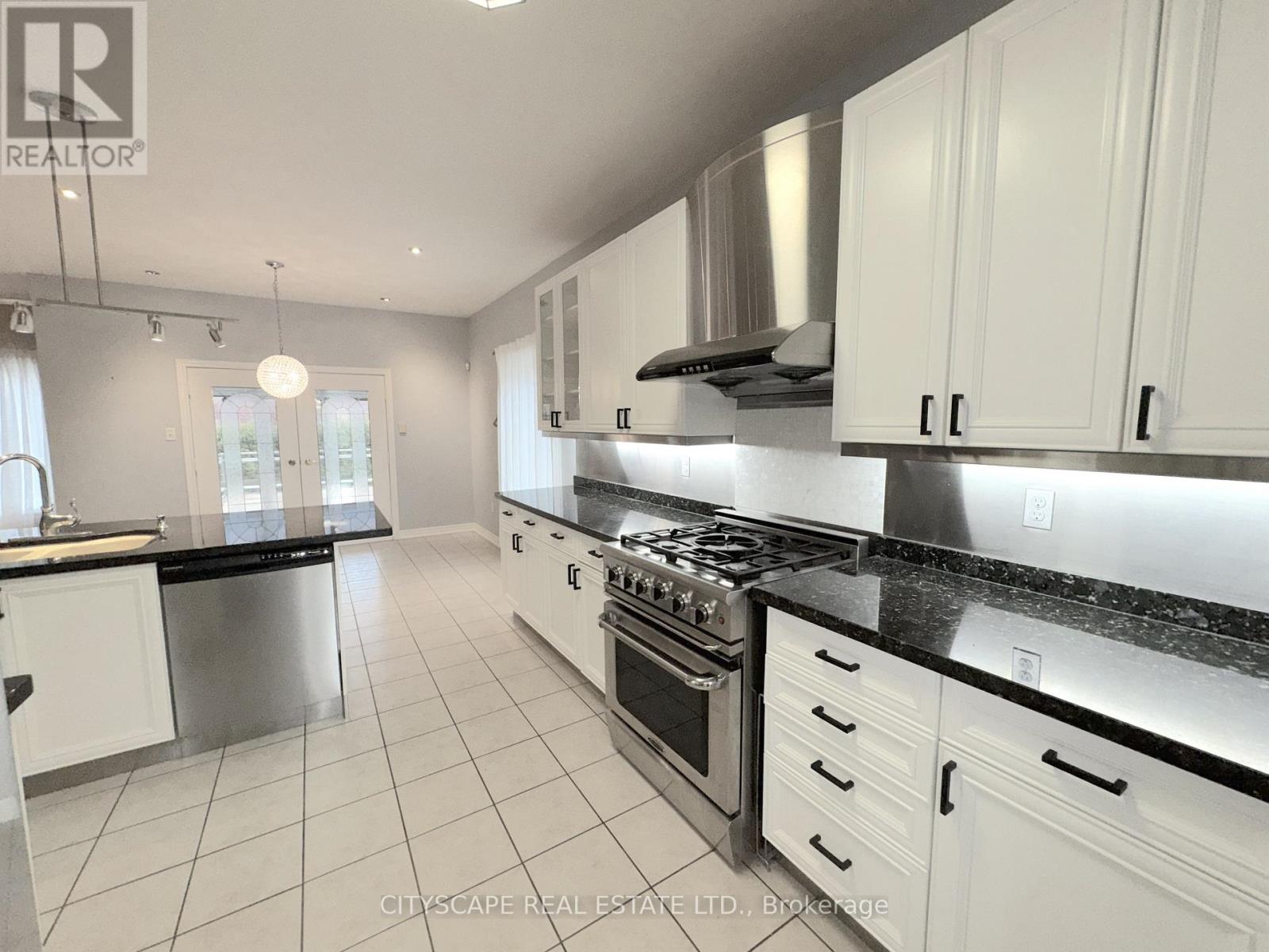 114 Hoile Drive, Ajax, Ontario  L1Z 1N6 - Photo 10 - E12593810