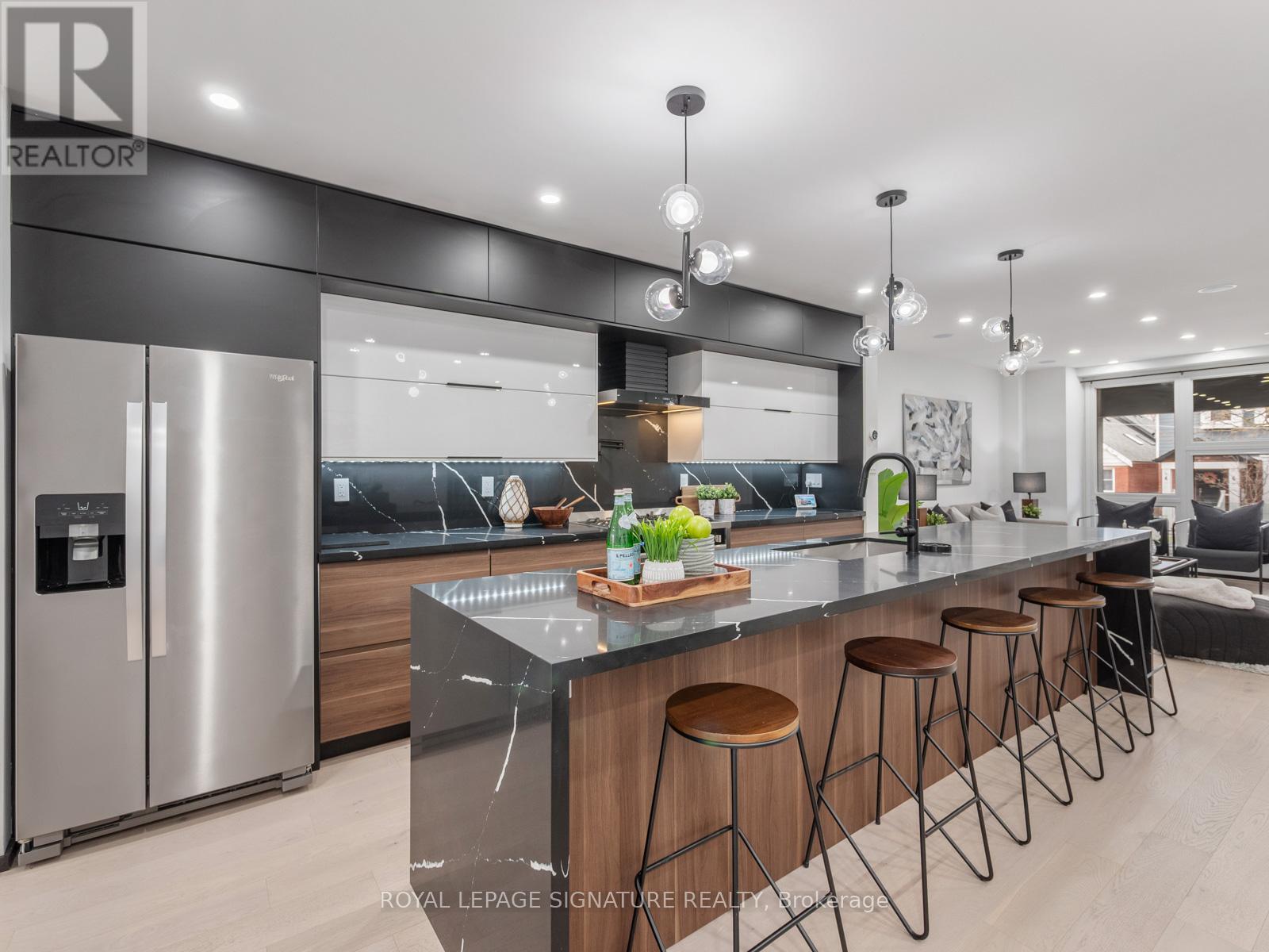 Upper - 186 Oak Park Avenue, Toronto, Ontario  M4C 4M8 - Photo 10 - E12593824