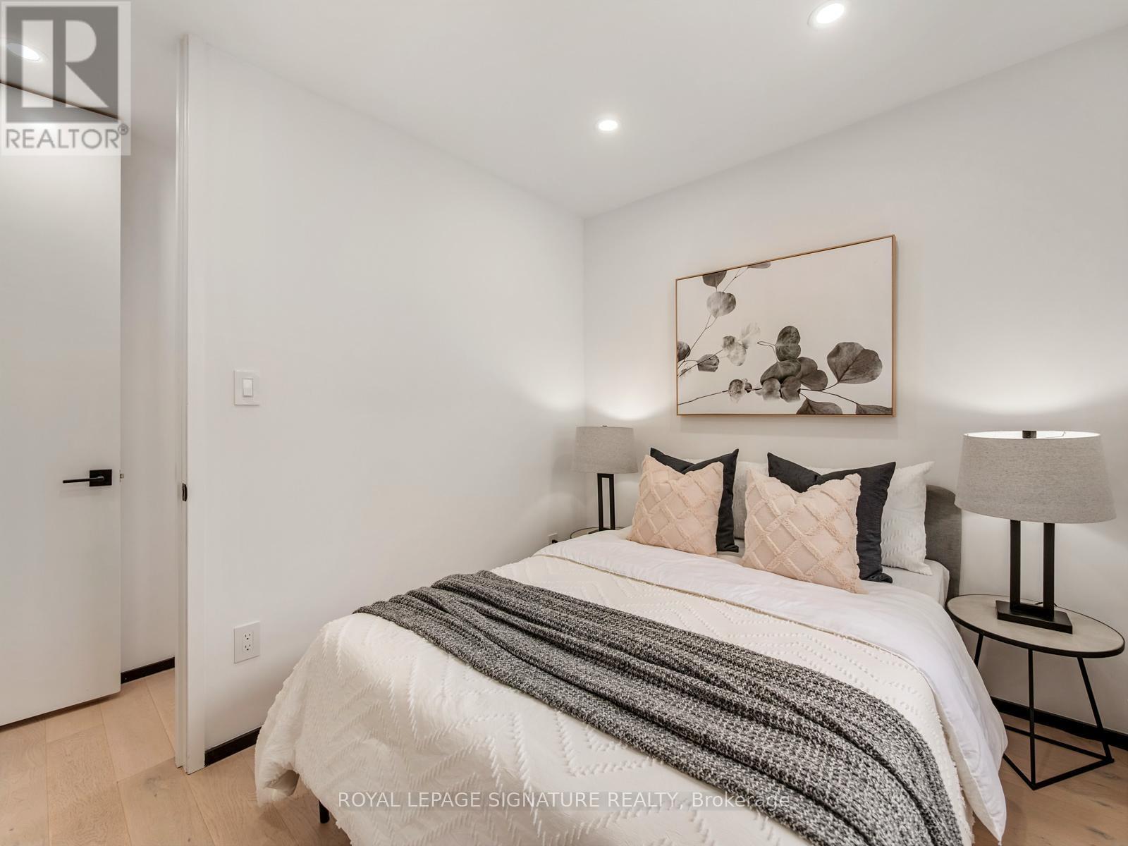 Upper - 186 Oak Park Avenue, Toronto, Ontario  M4C 4M8 - Photo 22 - E12593824