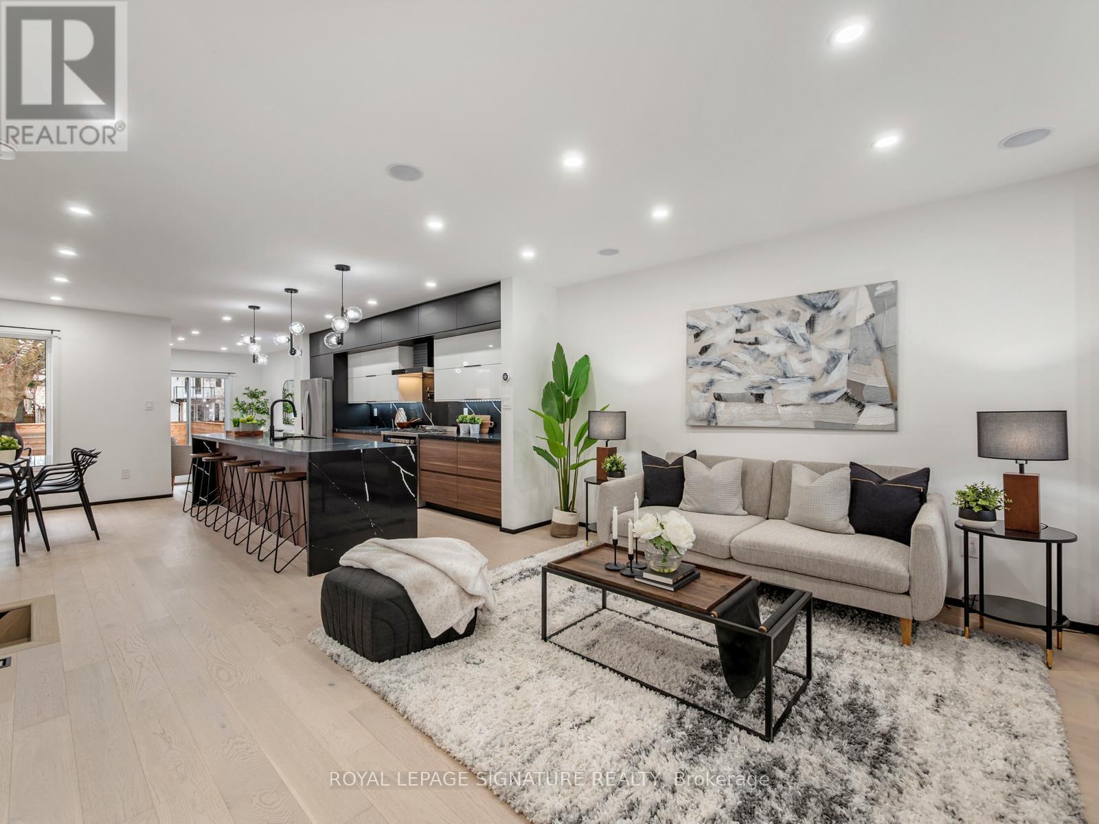 Upper - 186 Oak Park Avenue, Toronto, Ontario  M4C 4M8 - Photo 4 - E12593824