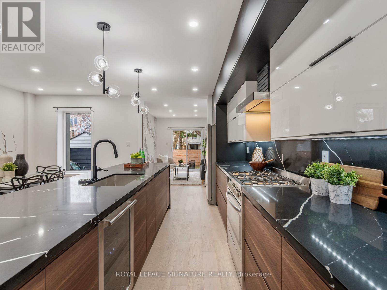 Upper - 186 Oak Park Avenue, Toronto, Ontario  M4C 4M8 - Photo 8 - E12593824