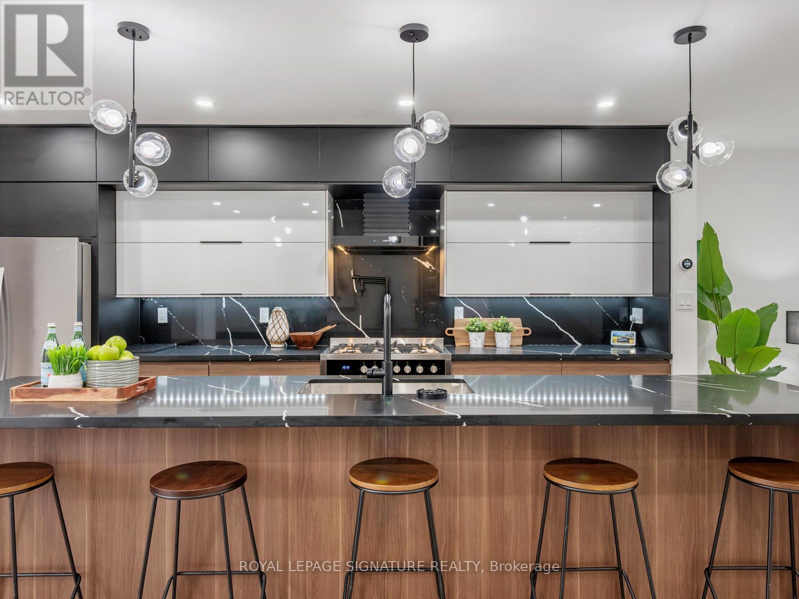 Upper - 186 Oak Park Avenue, Toronto, Ontario  M4C 4M8 - Photo 9 - E12593824