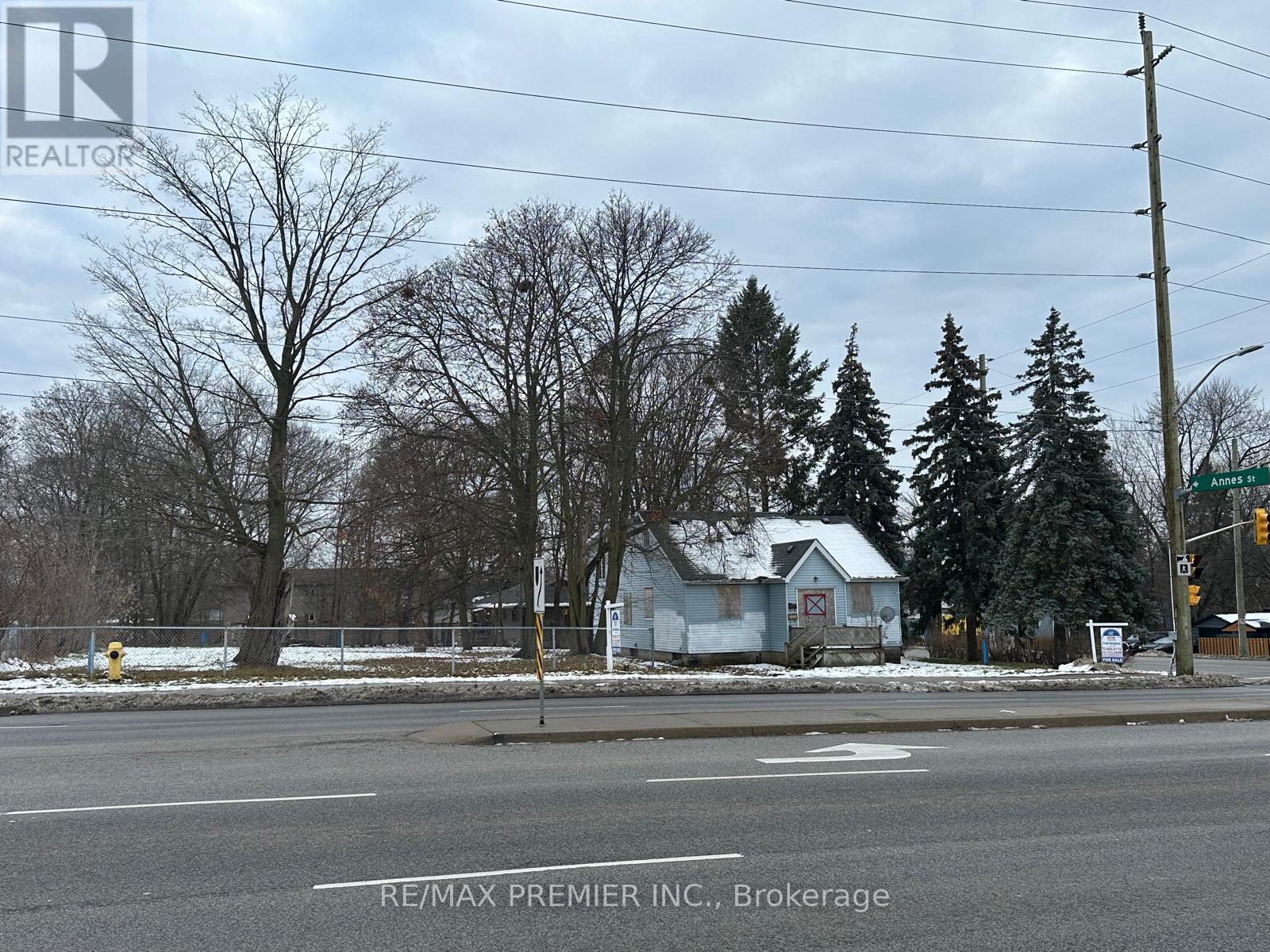 723 Dundas Street W, Whitby, Ontario  L1N 2N3 - Photo 4 - E12593848