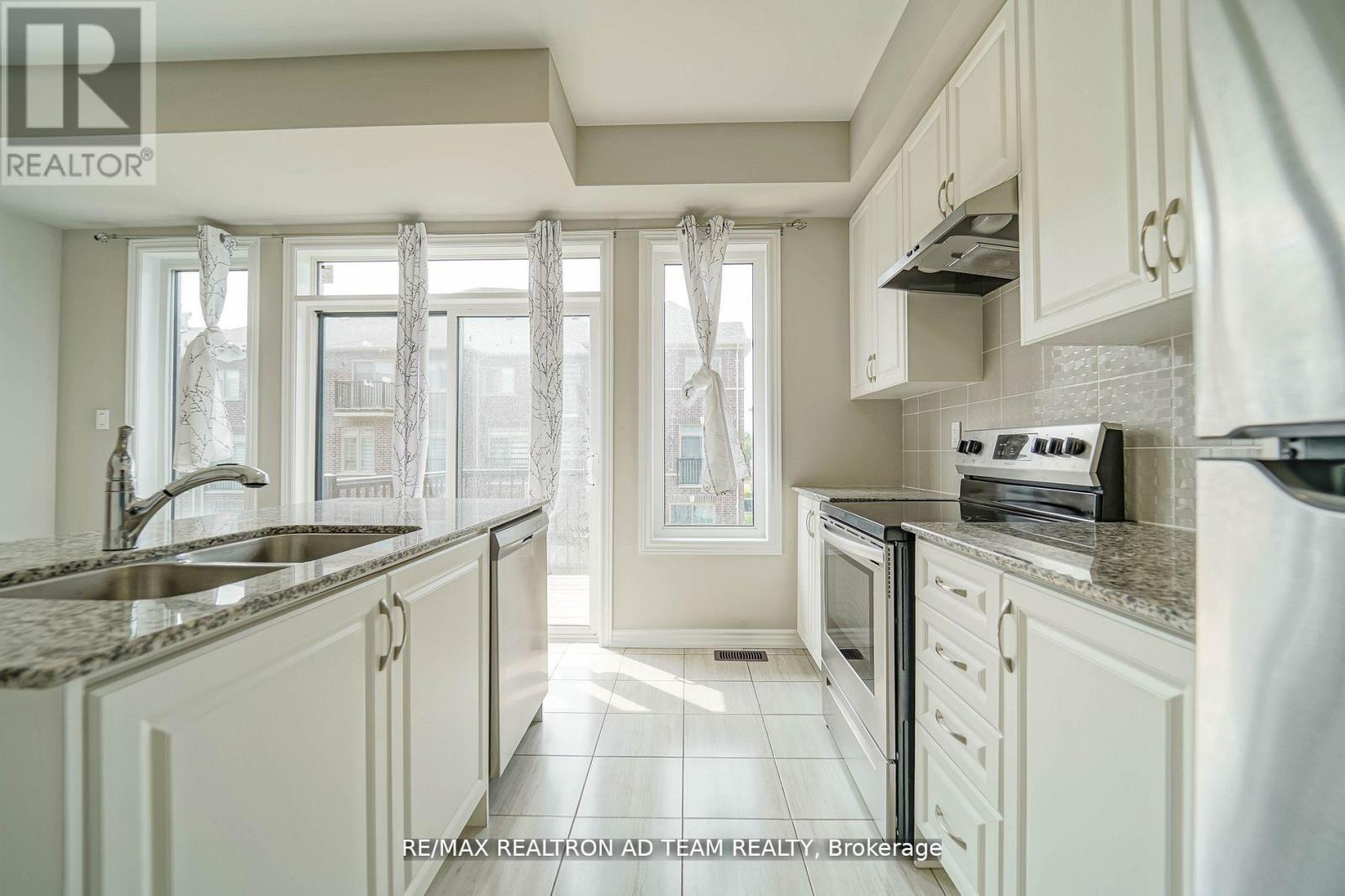 13 Hallmark Way, Whitby, Ontario  L1P 0K2 - Photo 13 - E12593950