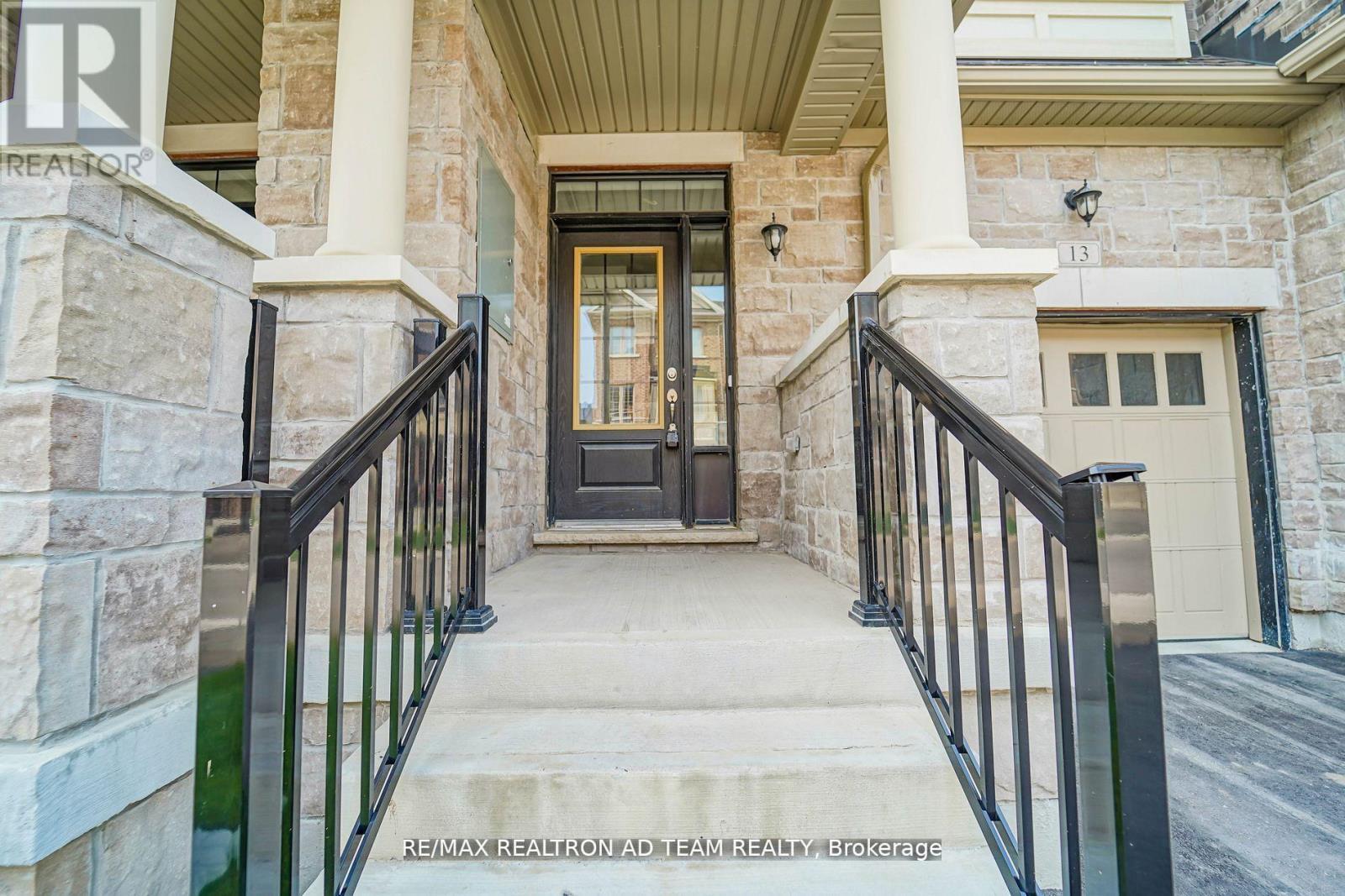 13 Hallmark Way, Whitby, Ontario  L1P 0K2 - Photo 3 - E12593950