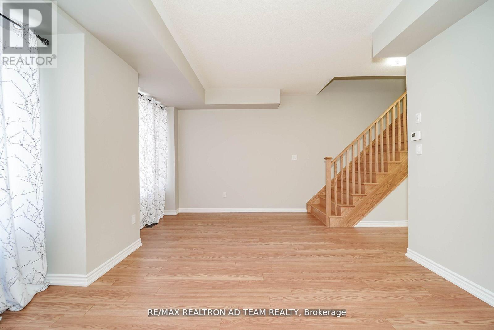 13 Hallmark Way, Whitby, Ontario  L1P 0K2 - Photo 8 - E12593950