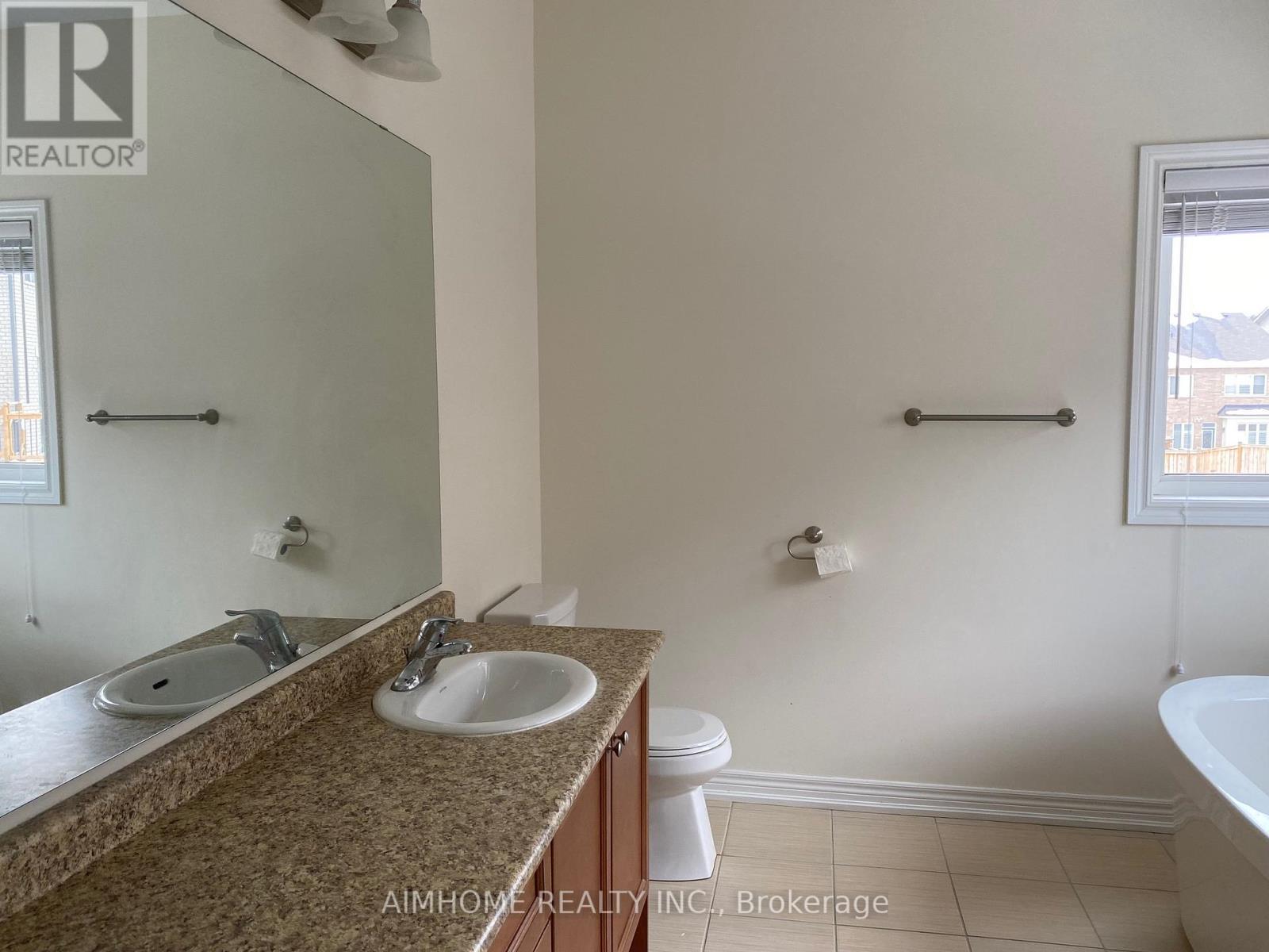 19 Hancock Street, Aurora, Ontario  L4G 1B7 - Photo 10 - N12593740