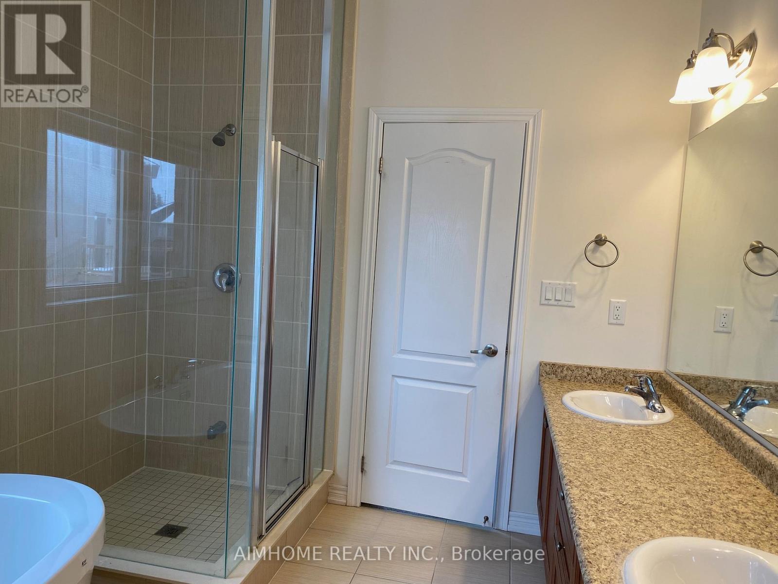 19 Hancock Street, Aurora, Ontario  L4G 1B7 - Photo 11 - N12593740