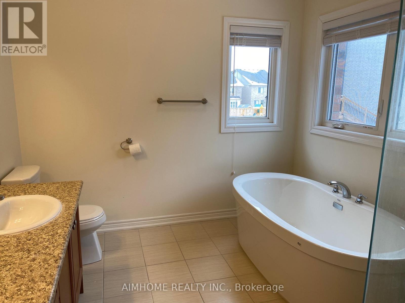 19 Hancock Street, Aurora, Ontario  L4G 1B7 - Photo 12 - N12593740
