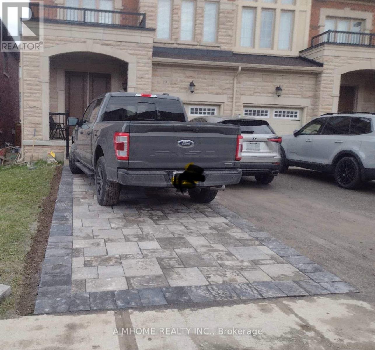 19 Hancock Street, Aurora, Ontario  L4G 1B7 - Photo 2 - N12593740