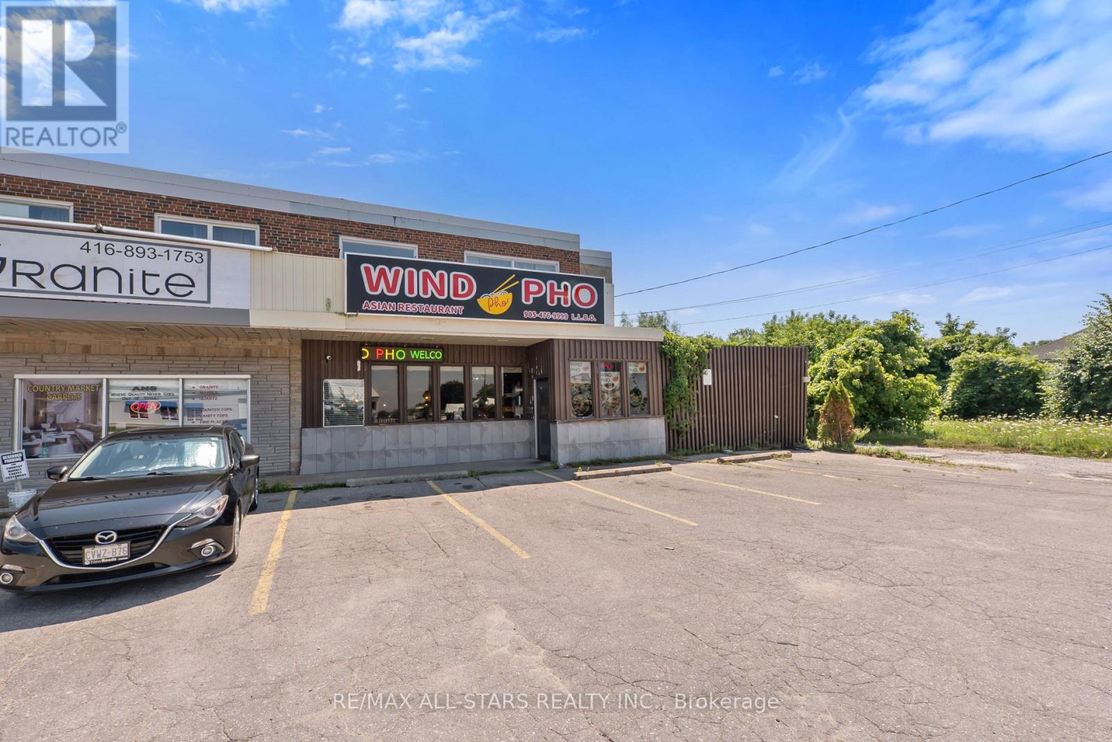 289 The Queensway Avenue S, Georgina, Ontario  L4P 2B4 - Photo 2 - N12593852