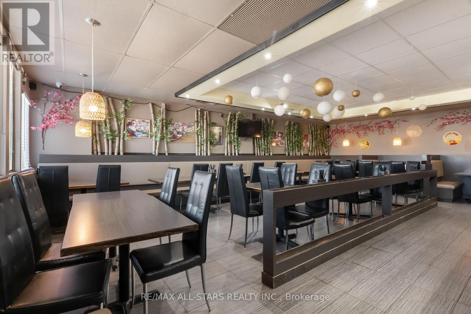 289 The Queensway Avenue S, Georgina, Ontario  L4P 2B4 - Photo 4 - N12593852