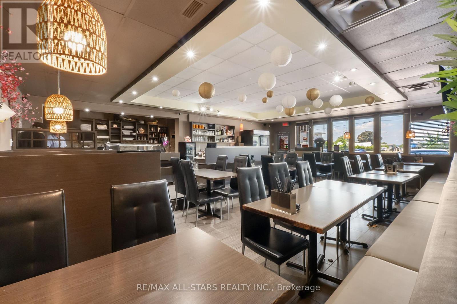 289 The Queensway Avenue S, Georgina, Ontario  L4P 2B4 - Photo 6 - N12593852