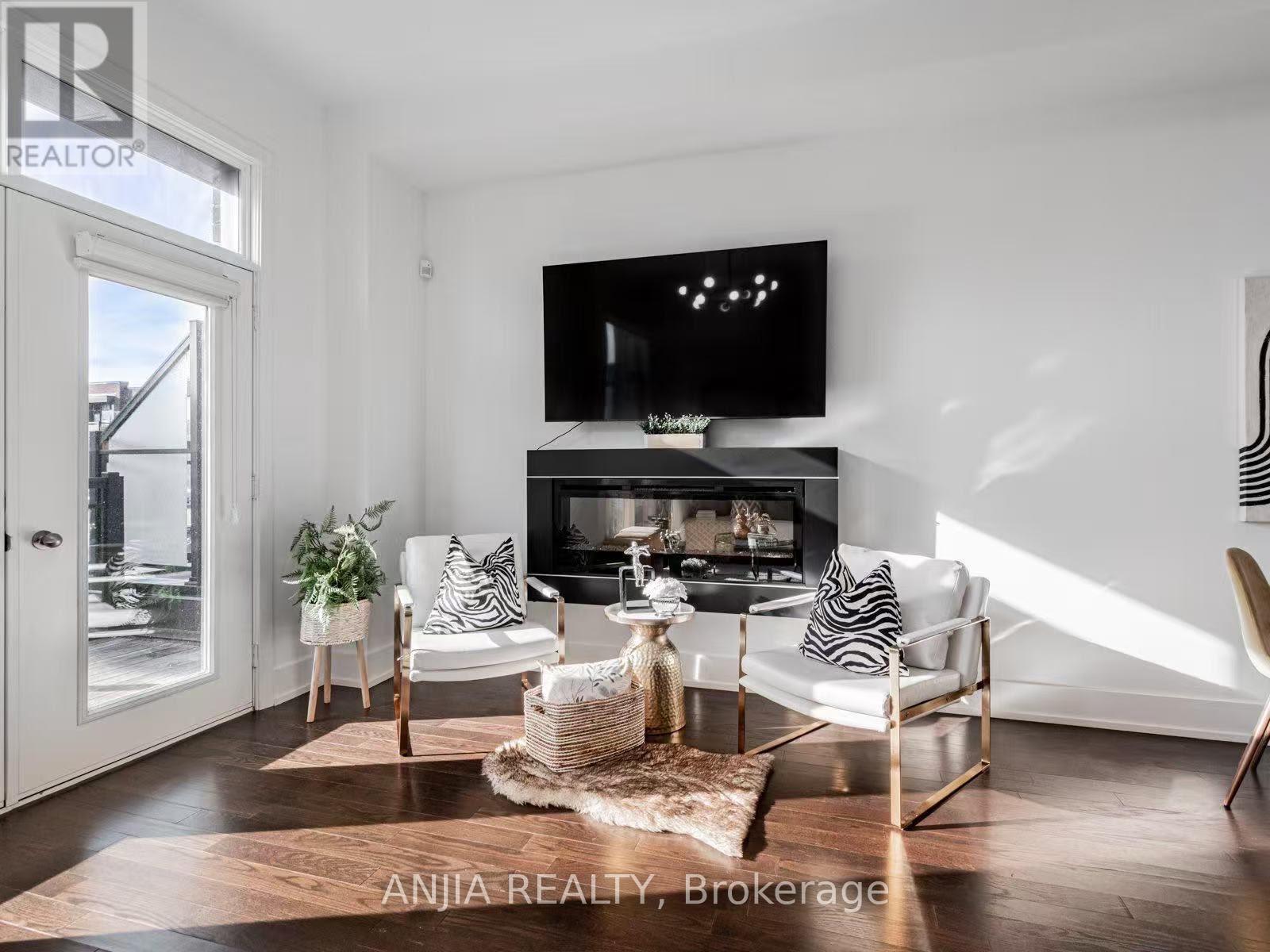 9140 BATHURST STREET, Vaughan, Ontario