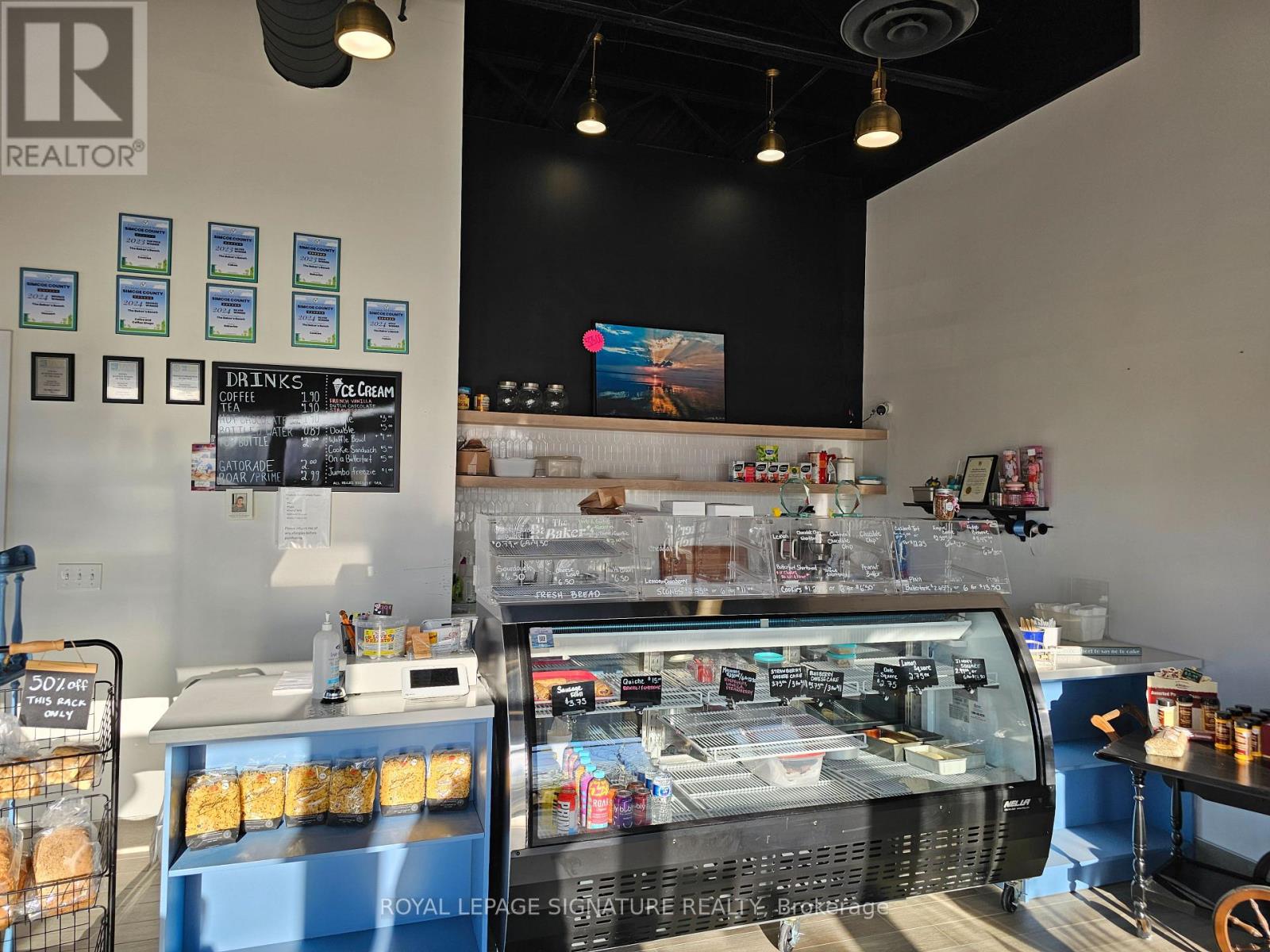 F1 - 321 Main Street, Wasaga Beach, Ontario L9Z 0B6 - Photo 2 - S12593928