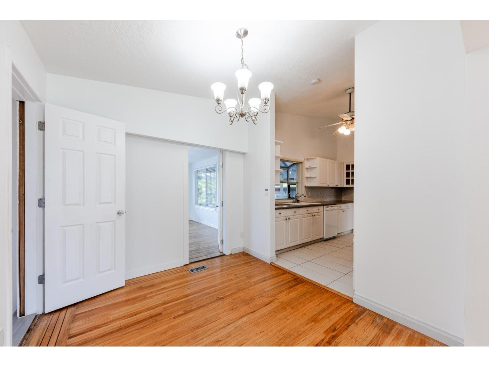 11411 Loughren Drive, Surrey, British Columbia  V3R 4Z5 - Photo 10 - R3071350