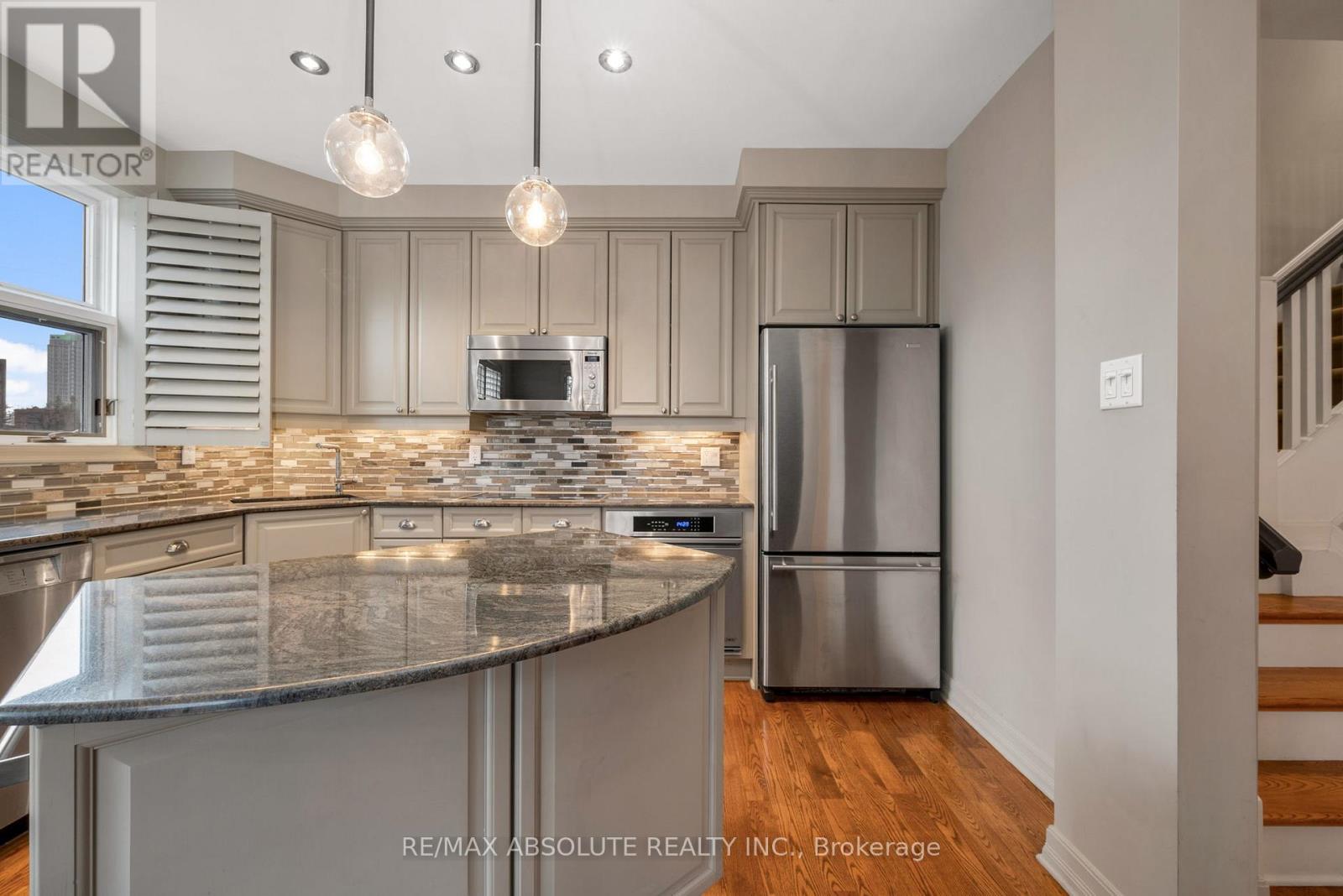 201 Clearview Avenue, Ottawa, Ontario  K1Z 1A8 - Photo 16 - X12594030