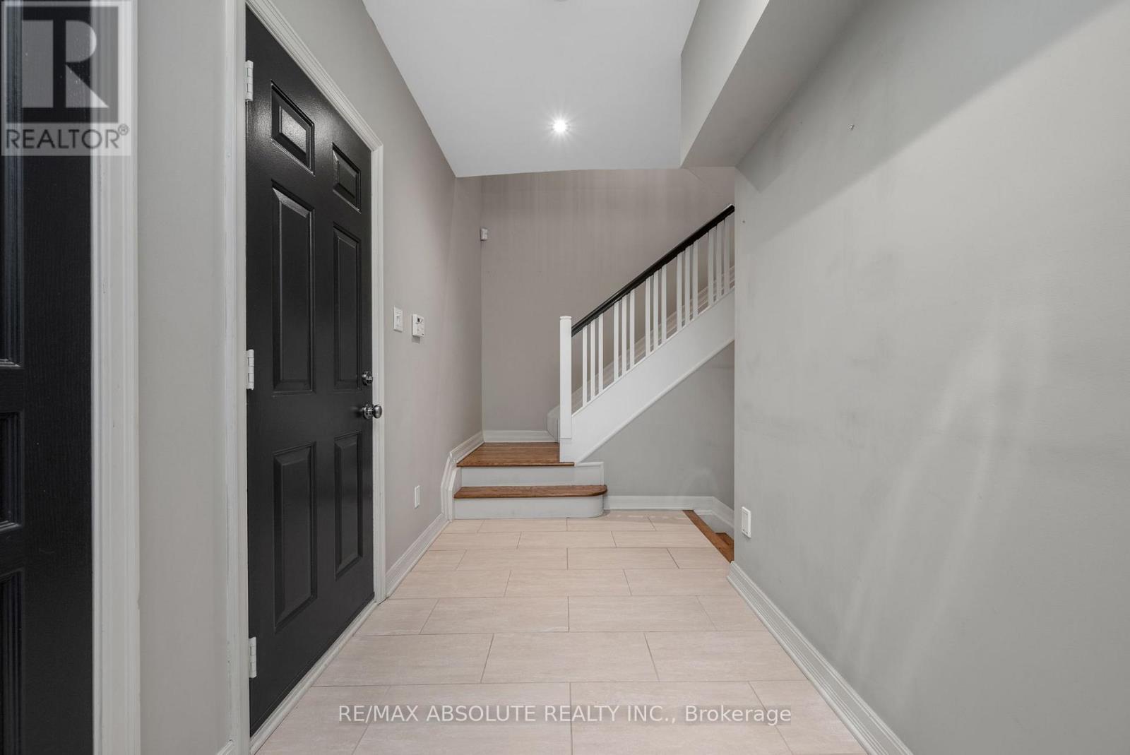 201 Clearview Avenue, Ottawa, Ontario  K1Z 1A8 - Photo 3 - X12594030