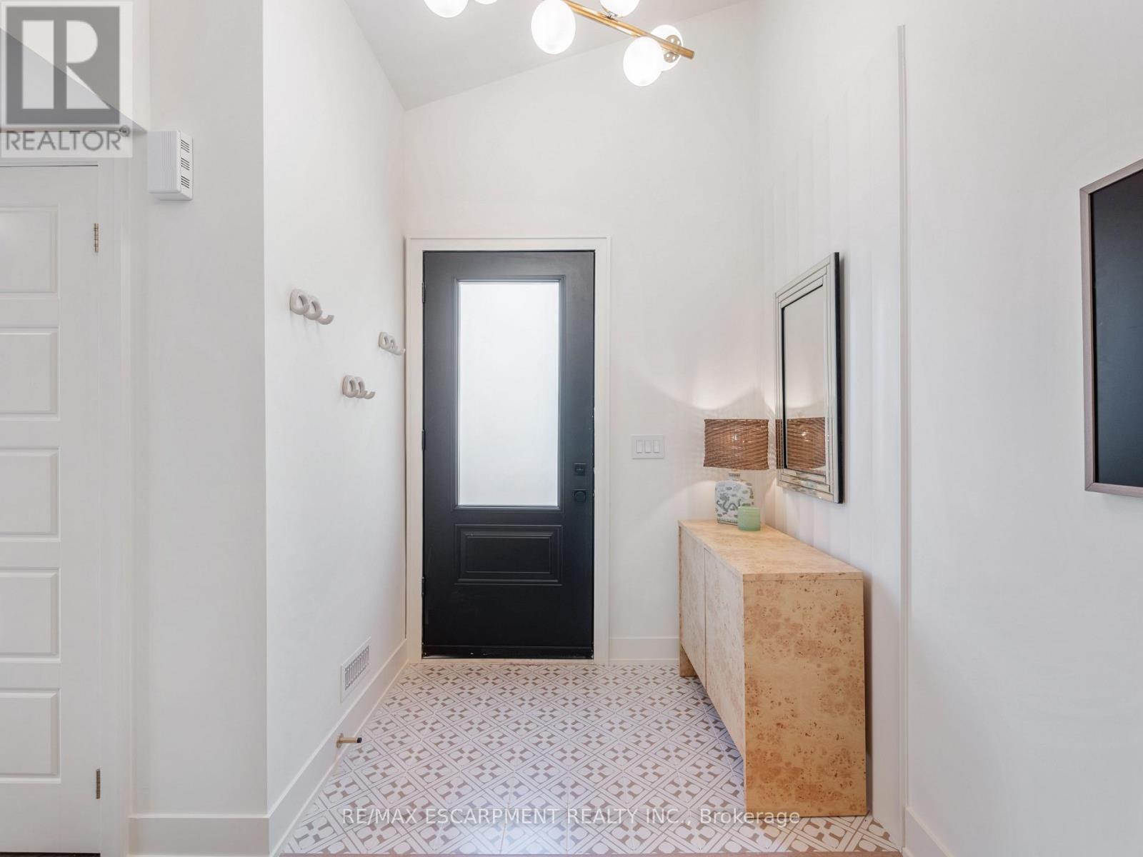 2 - 46 O'hara Avenue, Toronto, Ontario  M6K 2P8 - Photo 2 - W12593694