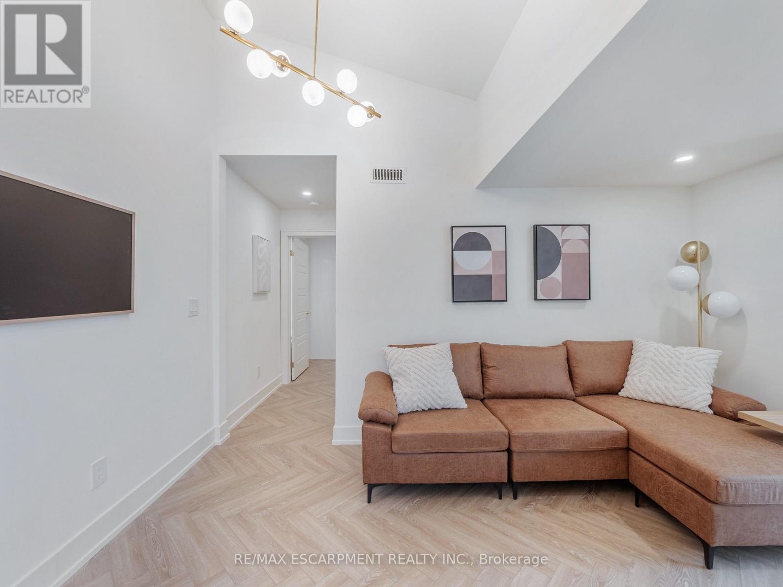 2 - 46 O'hara Avenue, Toronto, Ontario  M6K 2P8 - Photo 3 - W12593694