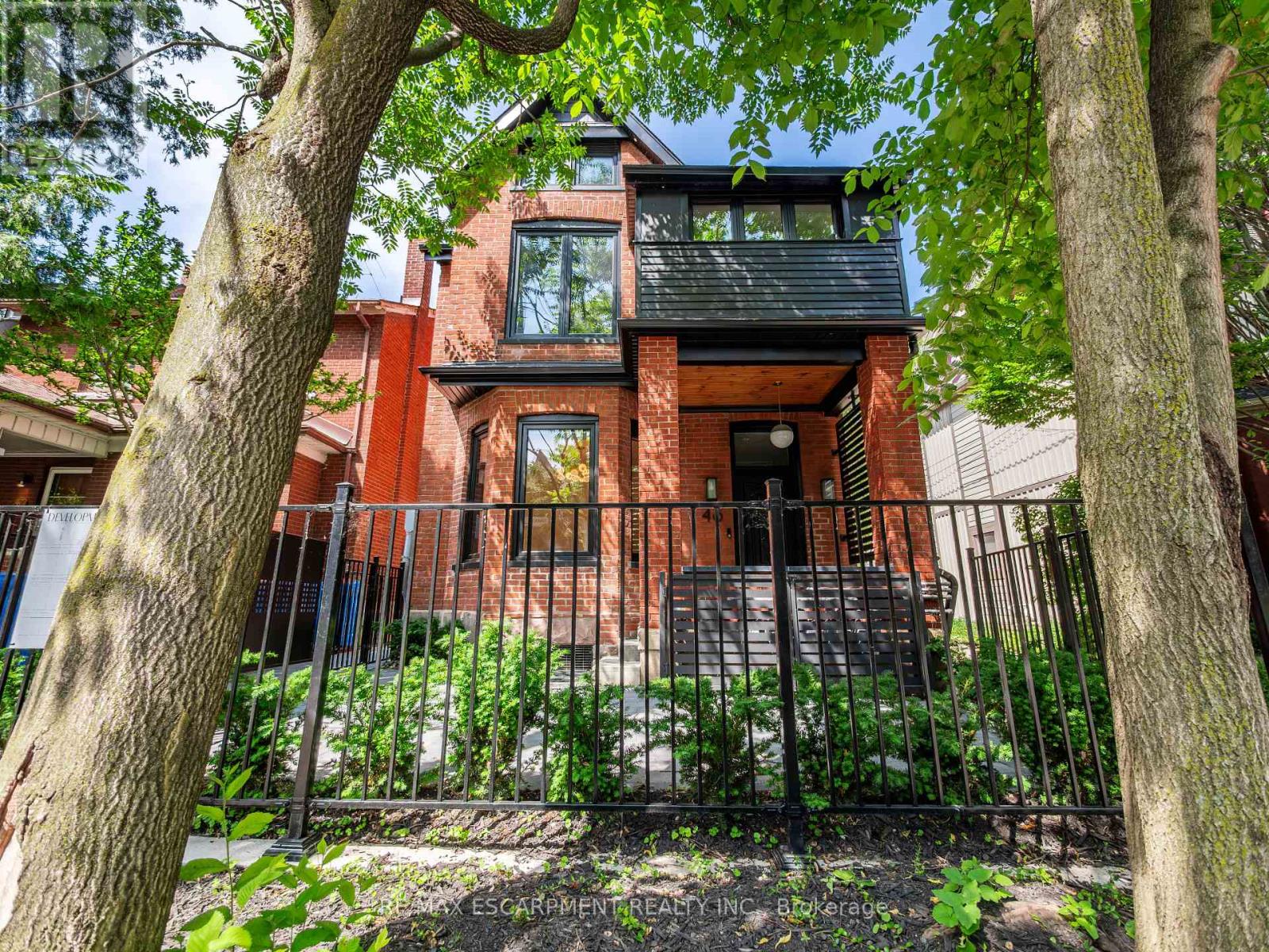 2 - 46 O'hara Avenue, Toronto, Ontario  M6K 2P8 - Photo 7 - W12593694