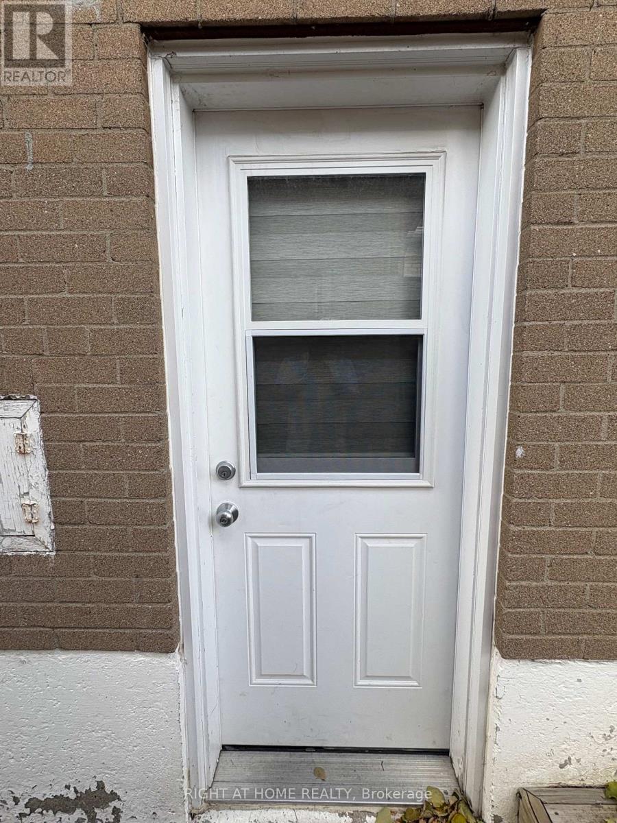 124 Avondale Boulevard, Brampton, Ontario  L6T 1H7 - Photo 2 - W12593710